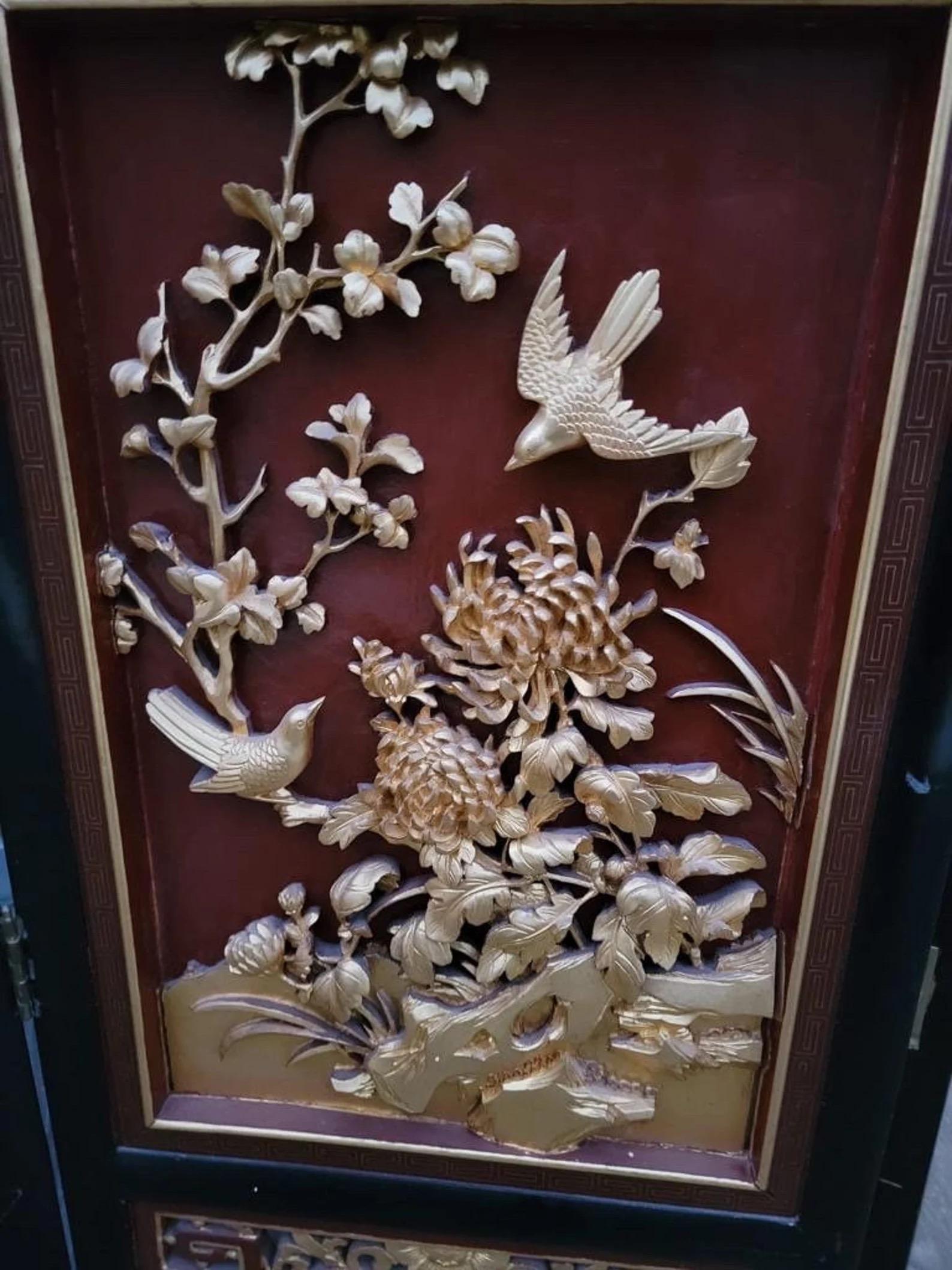 Antique Asian Style Hand Carved 4 Panel Folding Screen Room Divider In Good Condition In Chicago, IL