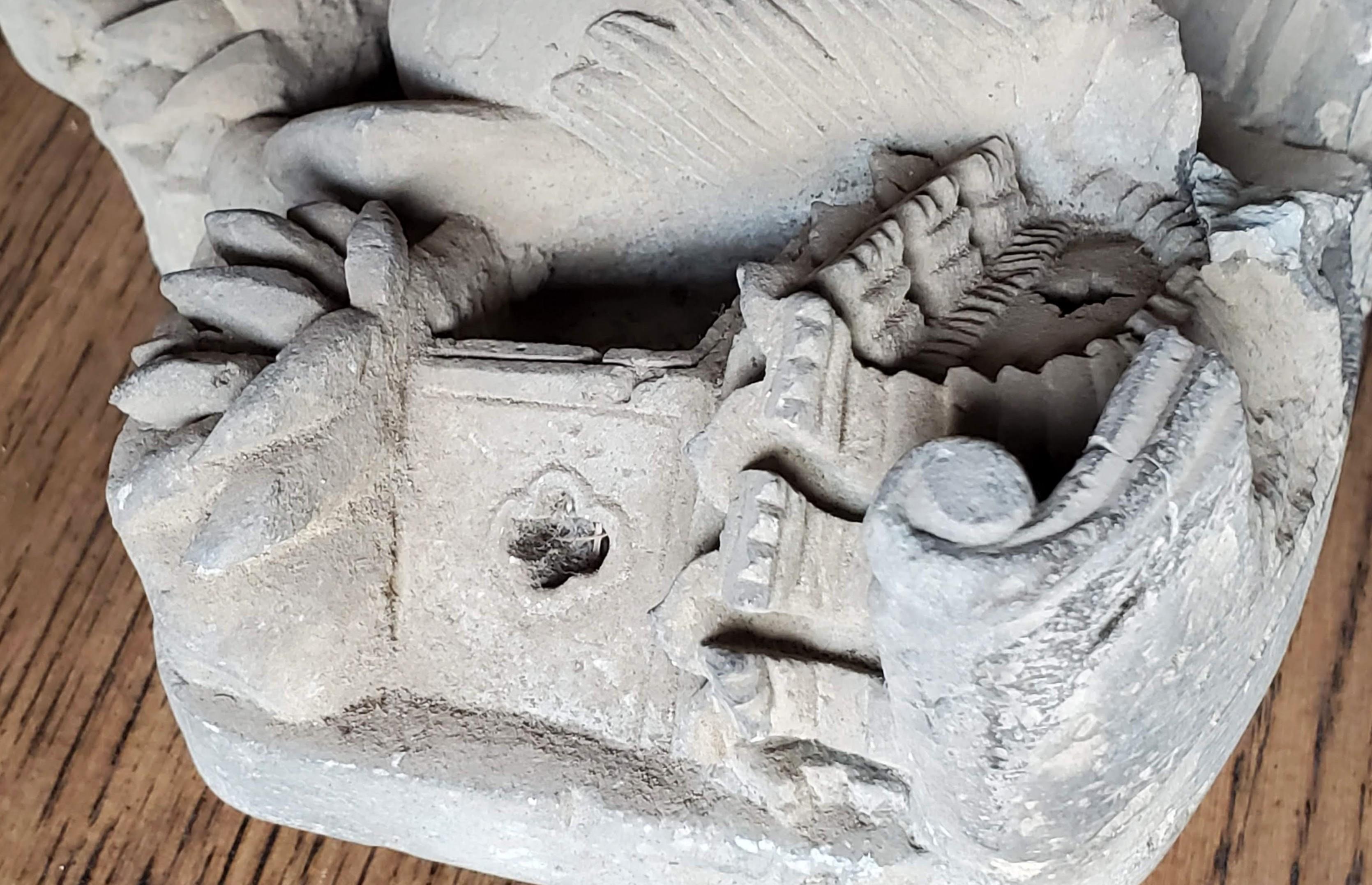 Élément architectural asiatique ancien en relief de pierre de temple sculpté  en vente 3