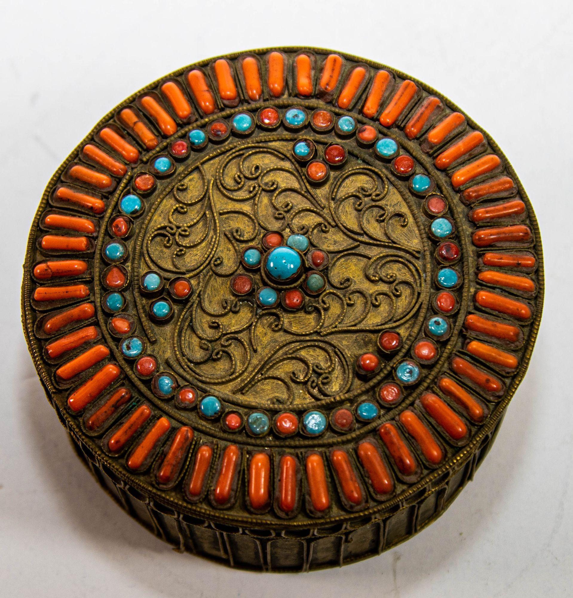 Antique Chinese Tibetan Brass Filigree with Turquoise and Coral beads round Box
Handcrafted round Tibetan, Nepalese decorative brass trinket wish box.
Antique Asian Tibetan hand made box inlaid with polished turquoise and coral glass inlay