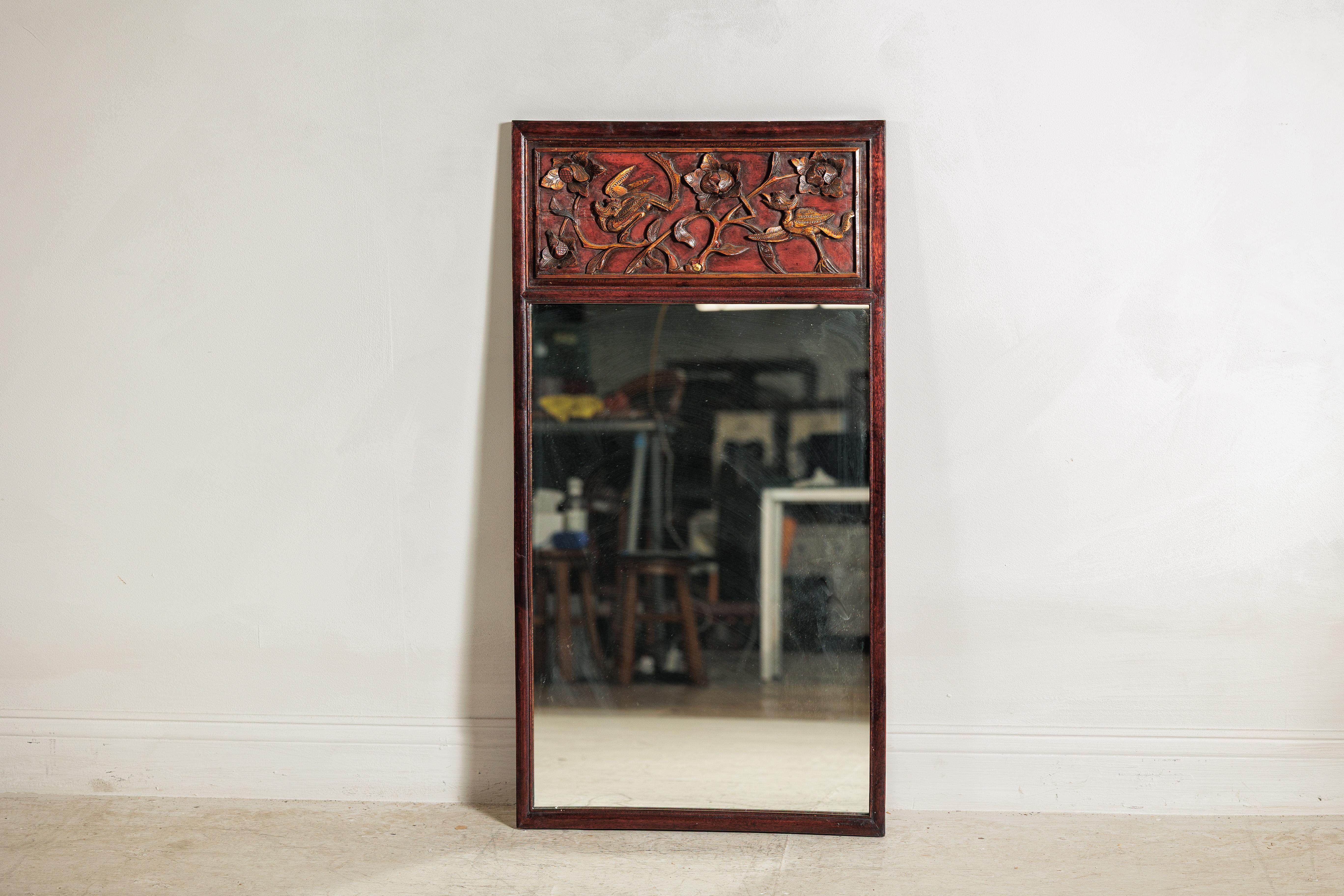 Antiguo Espejo Trumeau Asiático con Pájaros Tallados y Panel Floral en Bueno estado para la venta en Yonkers, NY