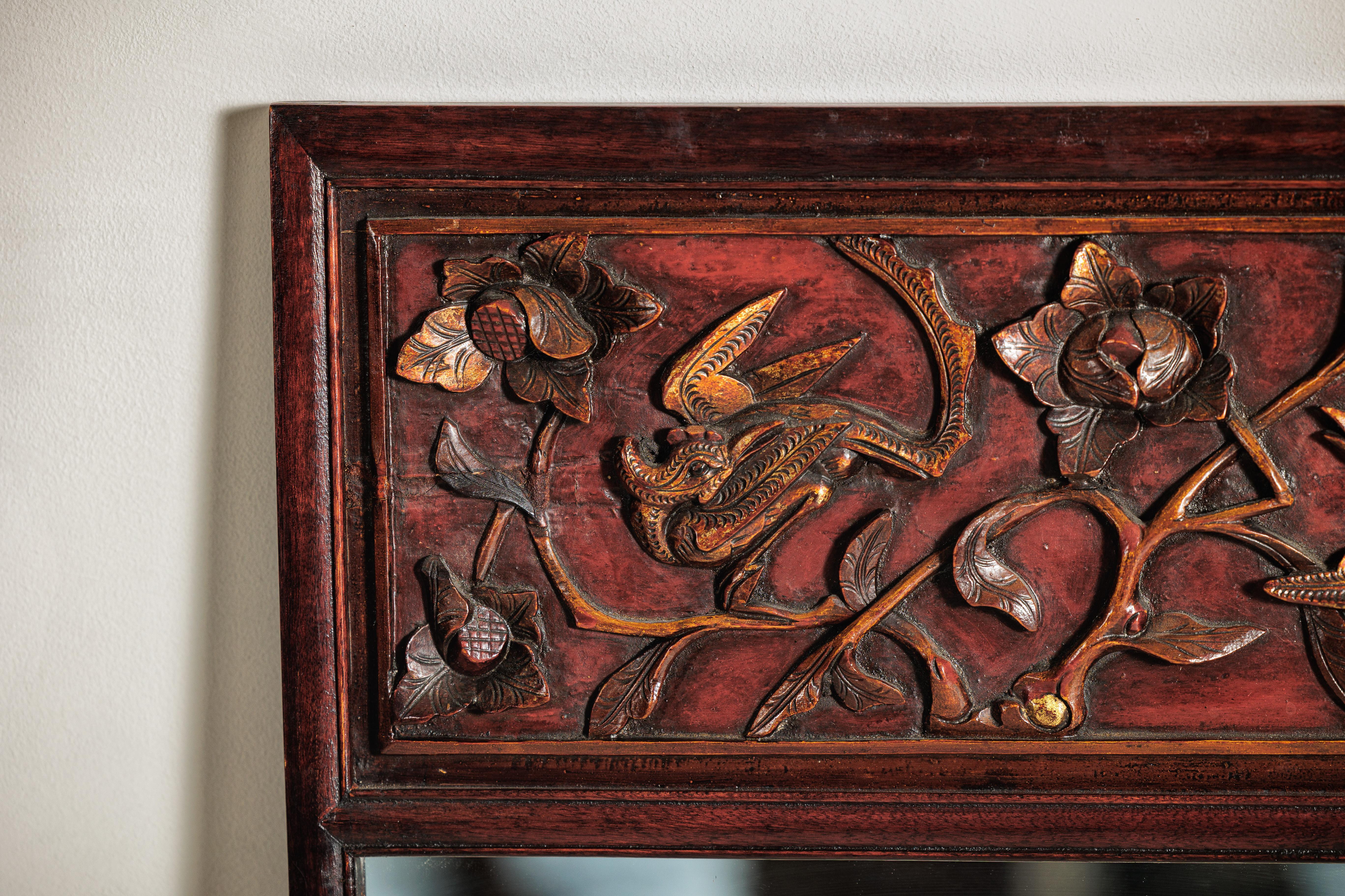 Antiguo Espejo Trumeau Asiático con Pájaros Tallados y Panel Floral en venta 3