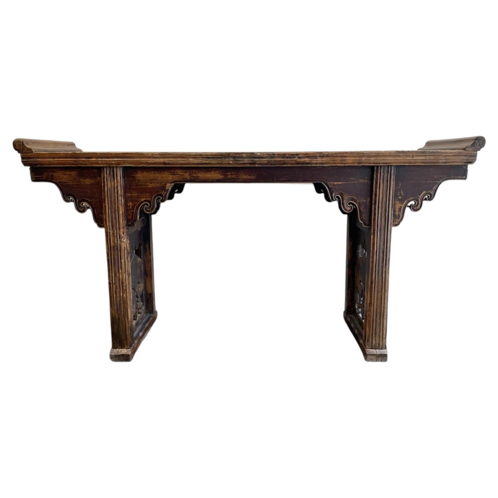 Antigua Mesa Consola Asiática de Madera Alterada en venta