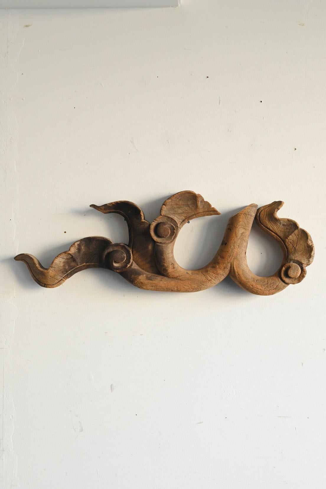 Antica scultura asiatica in legno di vite/Fine XIX-inizio XX secolo/Appeso a parete in vendita 2