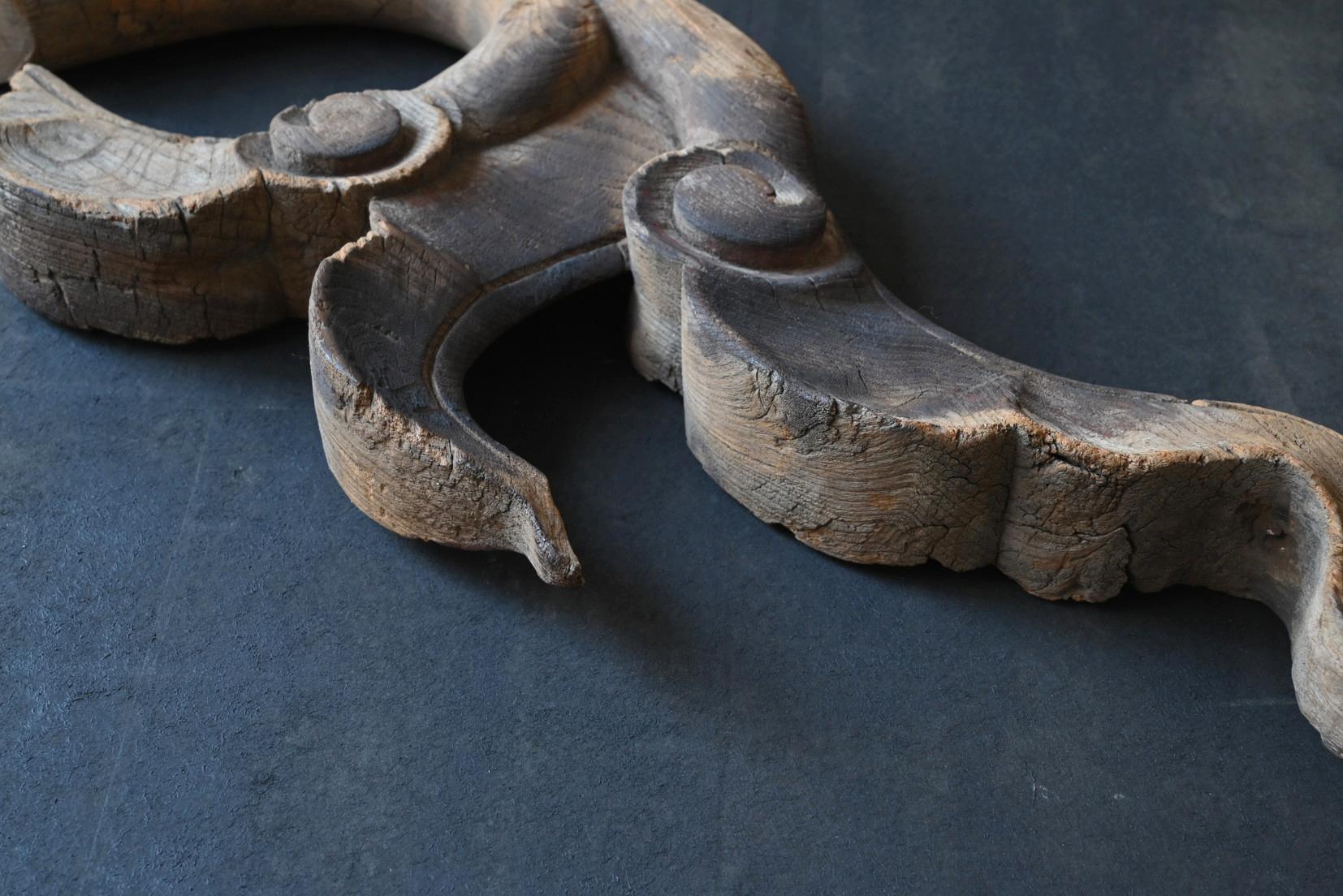 Antica scultura asiatica in legno di vite/Fine XIX-inizio XX secolo/Appeso a parete in vendita 8