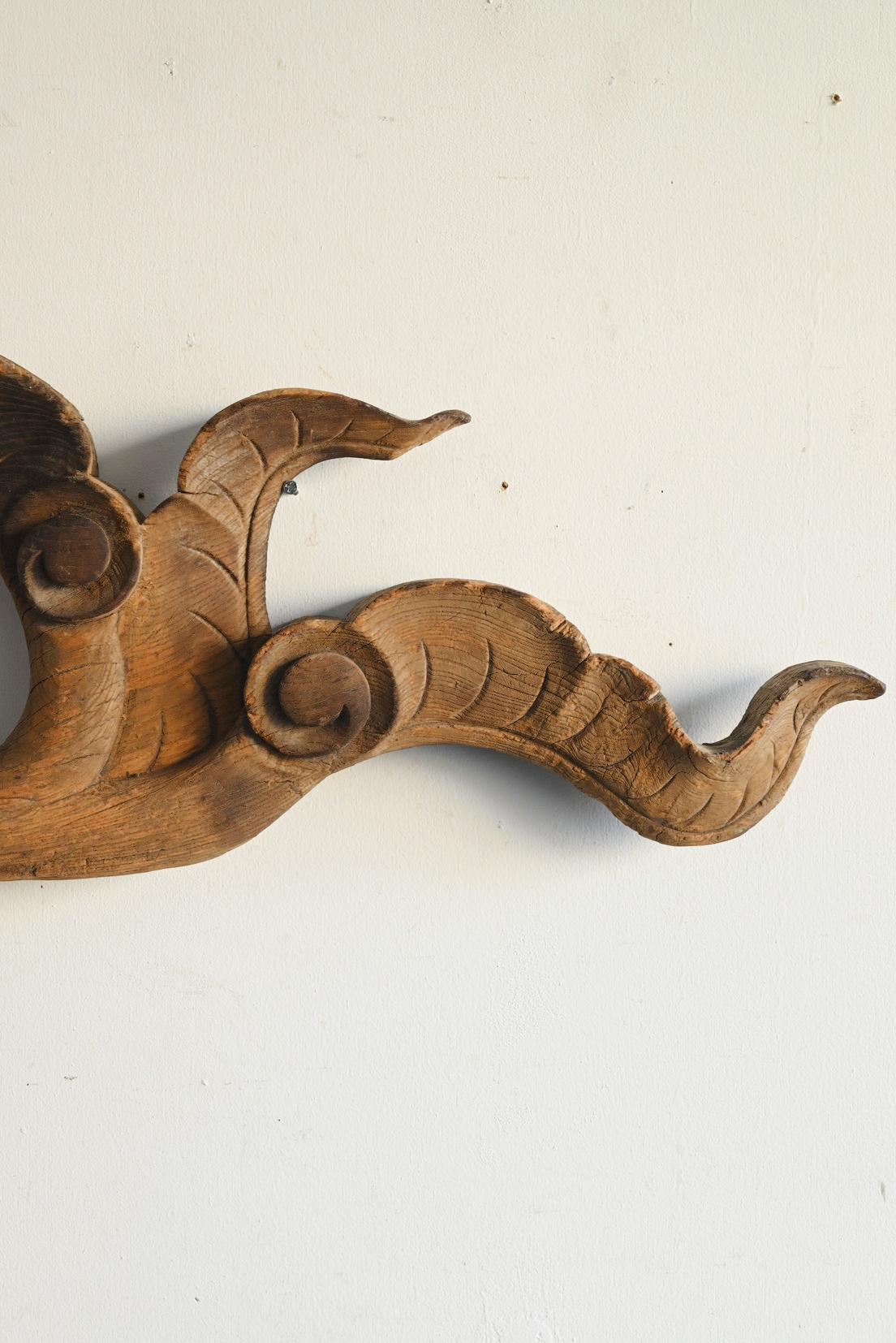 Sud-est asiatico Antica scultura asiatica in legno di vite/Fine XIX-inizio XX secolo/Appeso a parete in vendita