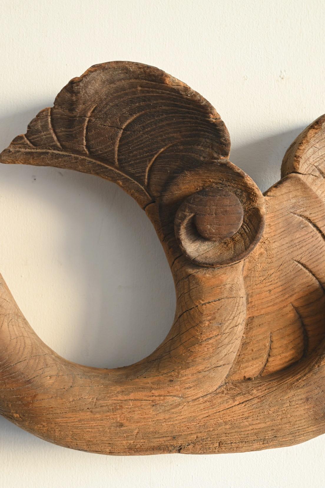 XIX secolo Antica scultura asiatica in legno di vite/Fine XIX-inizio XX secolo/Appeso a parete in vendita