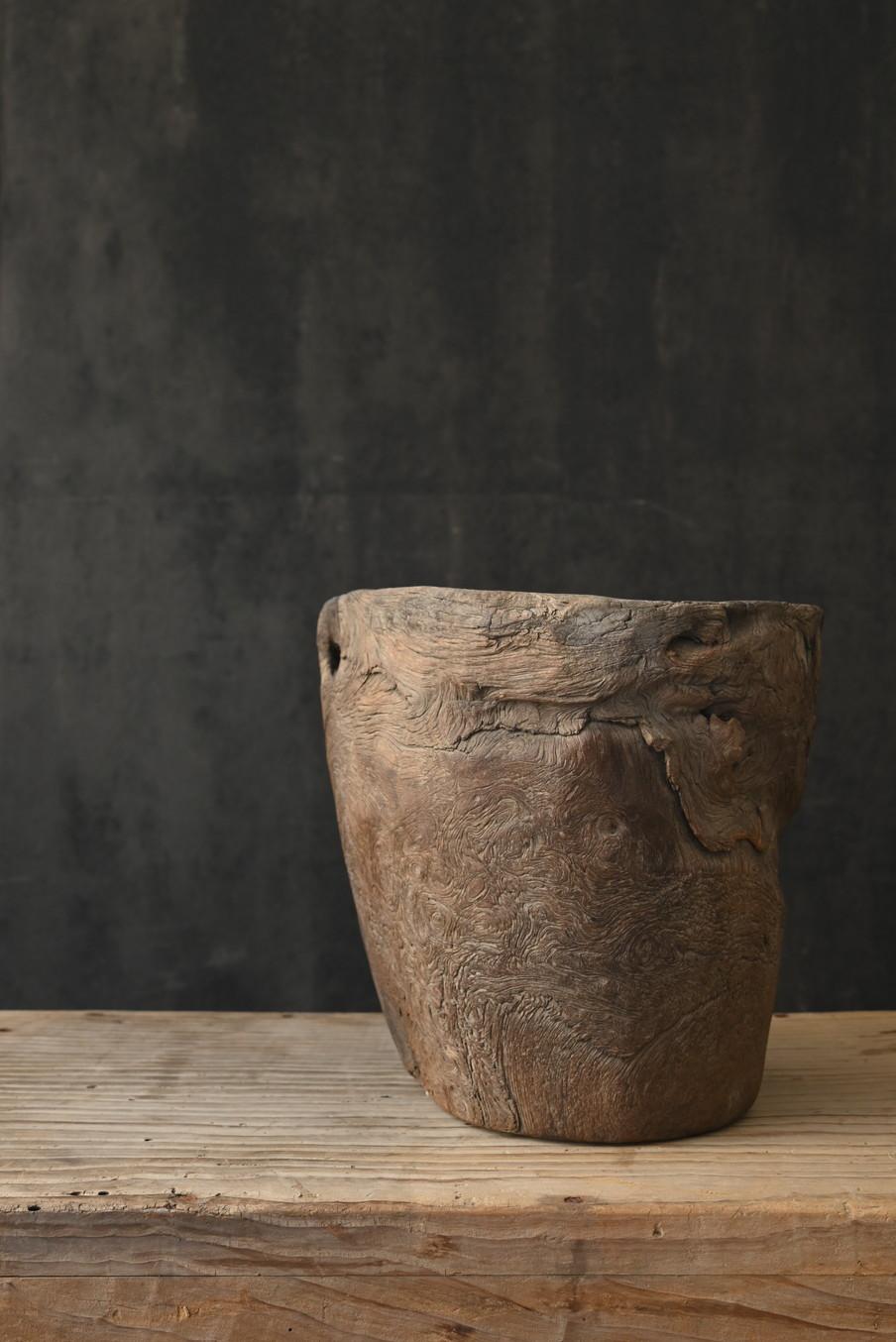 Seau asiatique ancien en bois/début du 20e siècle/vase à fleurs ciselé en vente 2