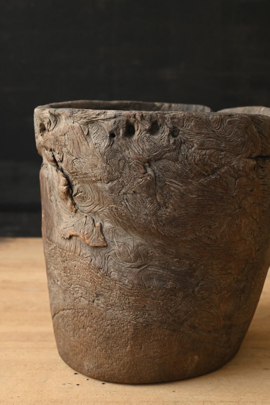 Seau asiatique ancien en bois/début du 20e siècle/vase à fleurs ciselé en vente 5