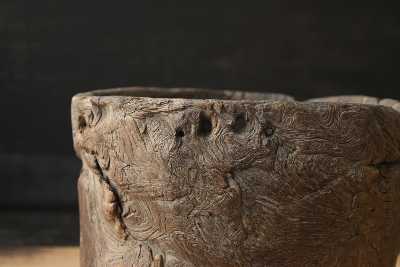 Seau asiatique ancien en bois/début du 20e siècle/vase à fleurs ciselé en vente 6