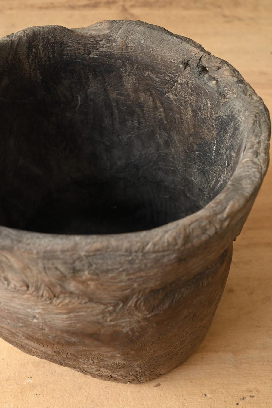 Seau asiatique ancien en bois/début du 20e siècle/vase à fleurs ciselé en vente 10