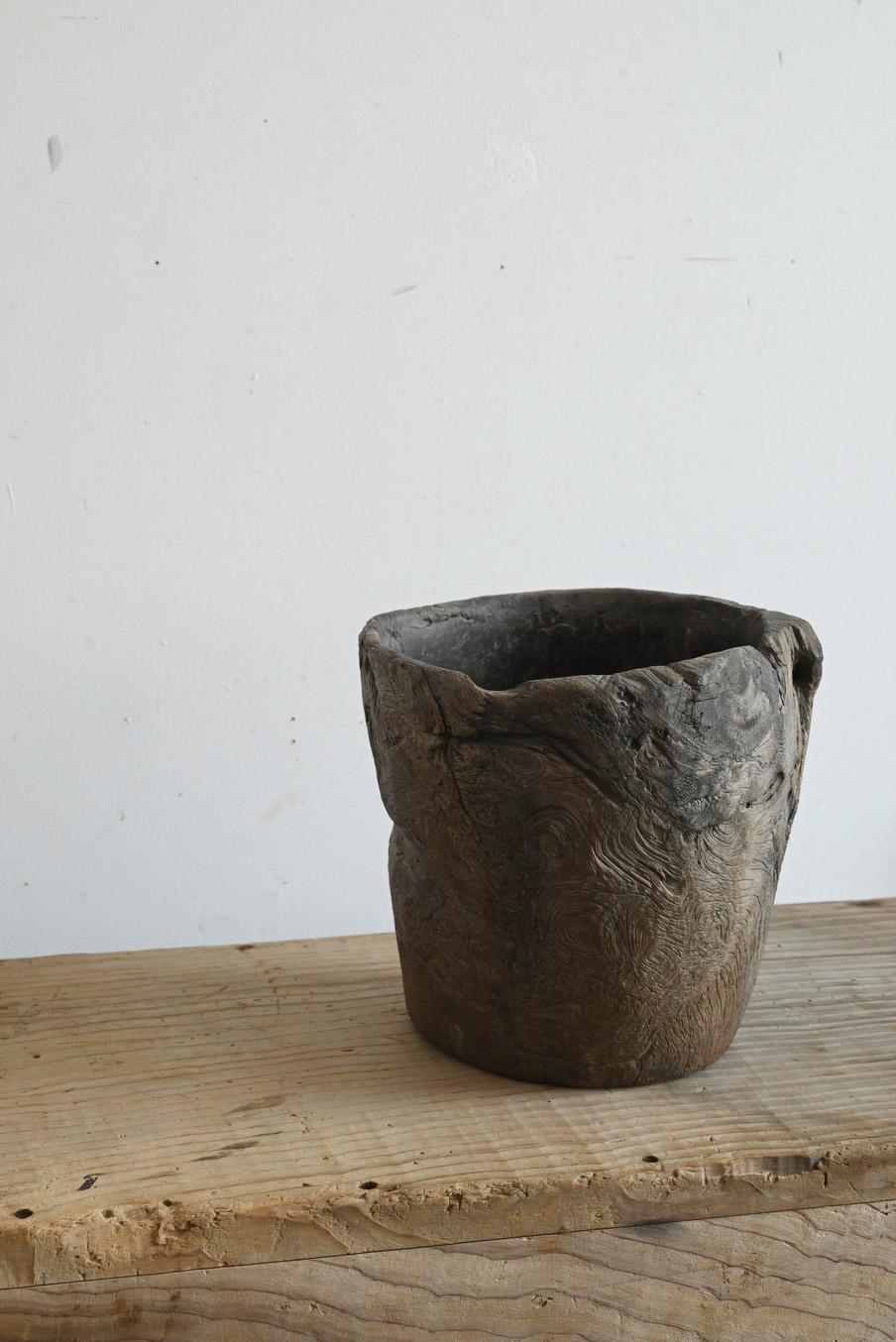 Seau asiatique ancien en bois/début du 20e siècle/vase à fleurs ciselé Bon état - En vente à Sammu-shi, Chiba