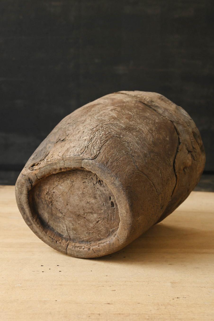 Bois Seau asiatique ancien en bois/début du 20e siècle/vase à fleurs ciselé en vente