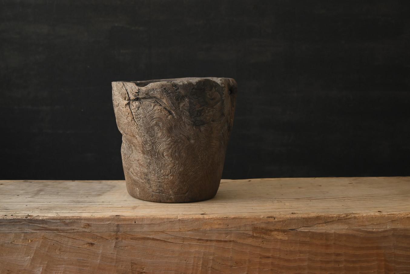 Seau asiatique ancien en bois/début du 20e siècle/vase à fleurs ciselé en vente 1