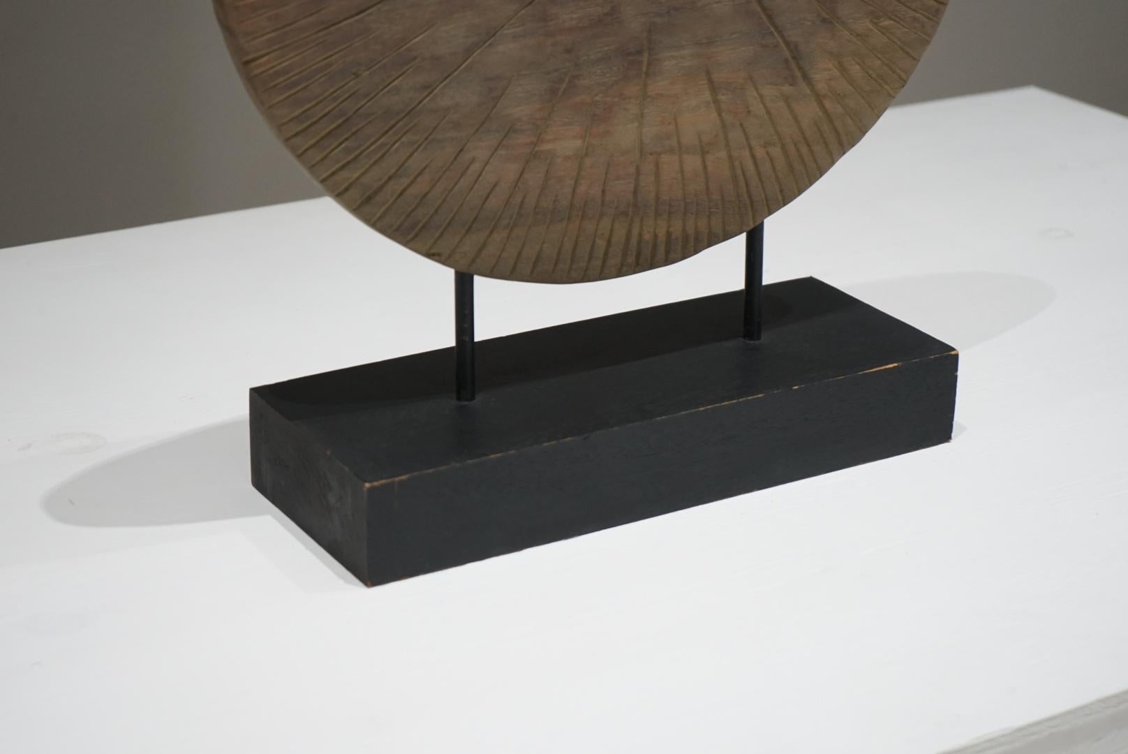 Bois Antique Asian Wooden Primitive Disc Object en vente