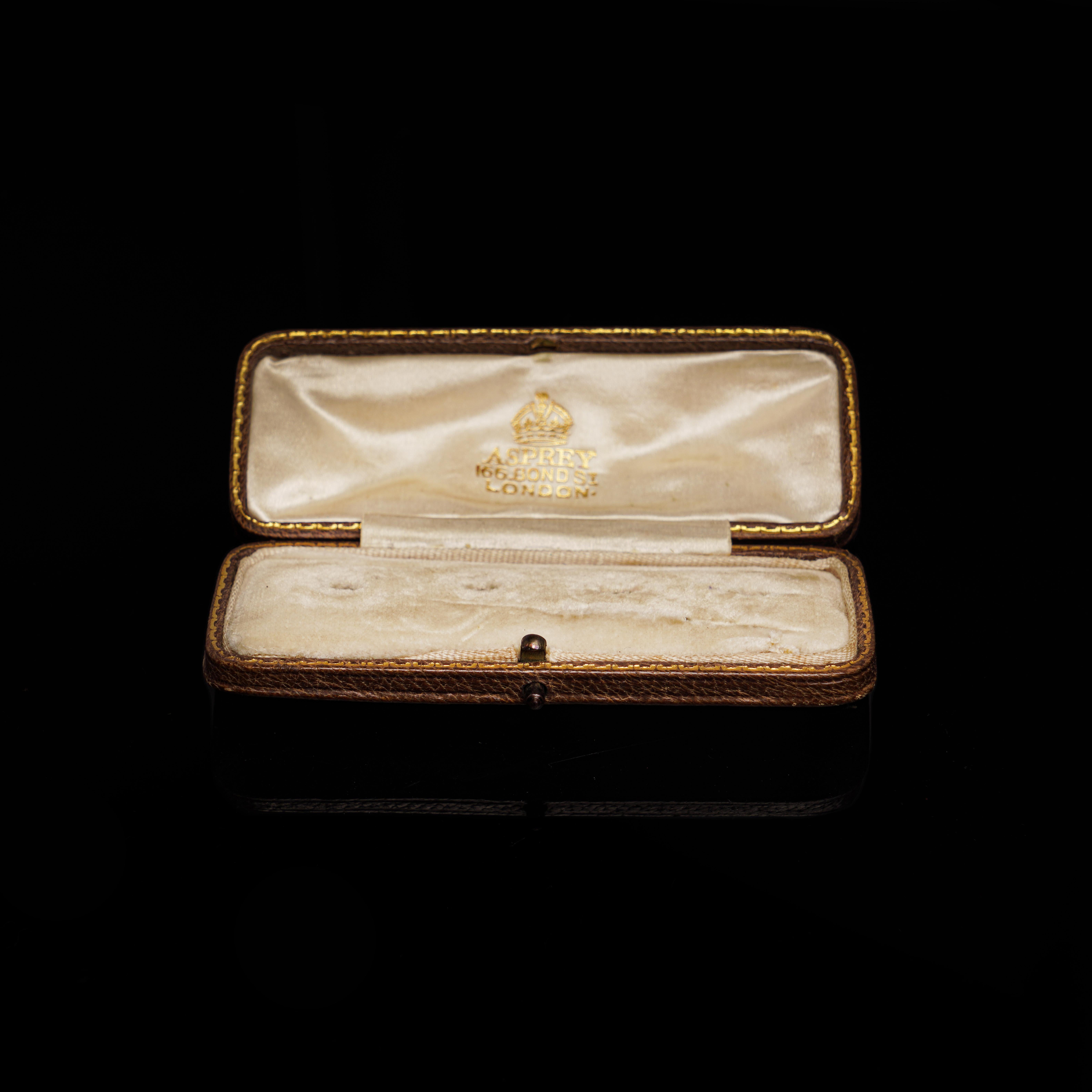 Asprey, London Bond Street cufflinks jewellery display box.

Dimensions:
Length x width x depth: 9.3 x 3.5 x 1.7 cm 
Weight: 22 grams 

Condition: Box is pre - owned, with minor signs of usage, good and pleasant condition overall. 

Founded in 1781
