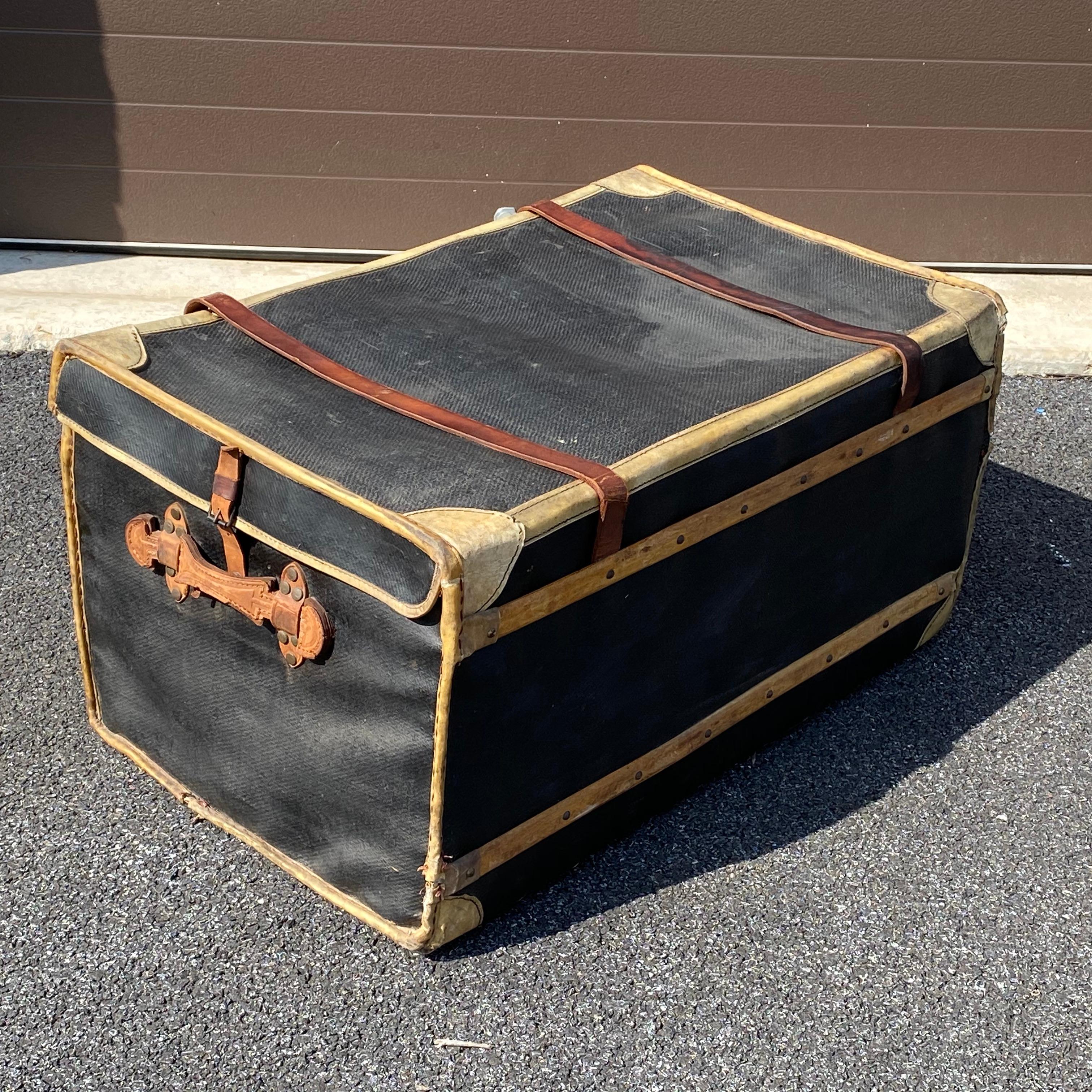 Antique Au Depart French Trunk From Paris For Sale 1