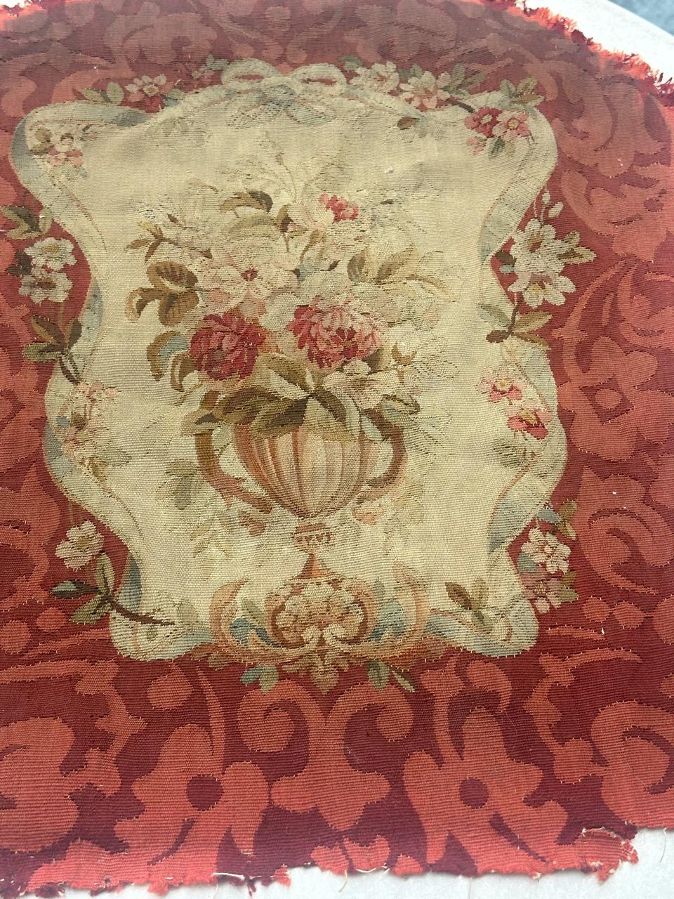 Très belle tapisserie d'Aubusson de la fin du 19ème siècle avec un beau design et de belles couleurs, laine et soie tissées sur une base de coton.
Initialement réalisée comme housse de chaise assise chez les fabricants d'Aubusson
✨✨✨
