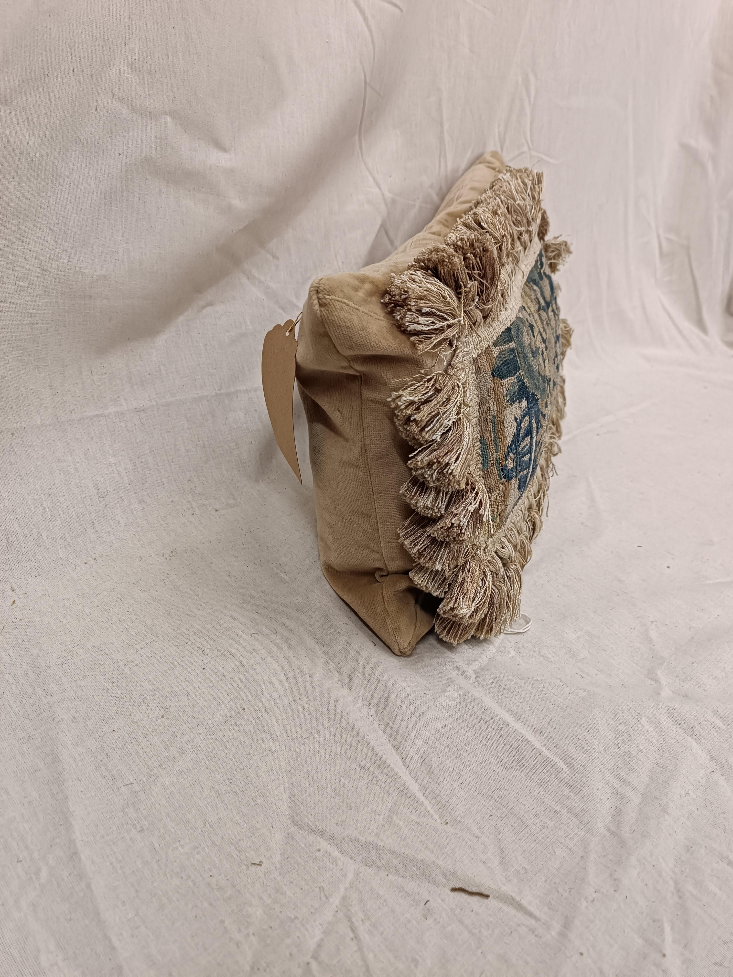 Francese Copricuscino Aubusson antico, cuscino ad arazzo floreale, punto ago rettangolare in vendita