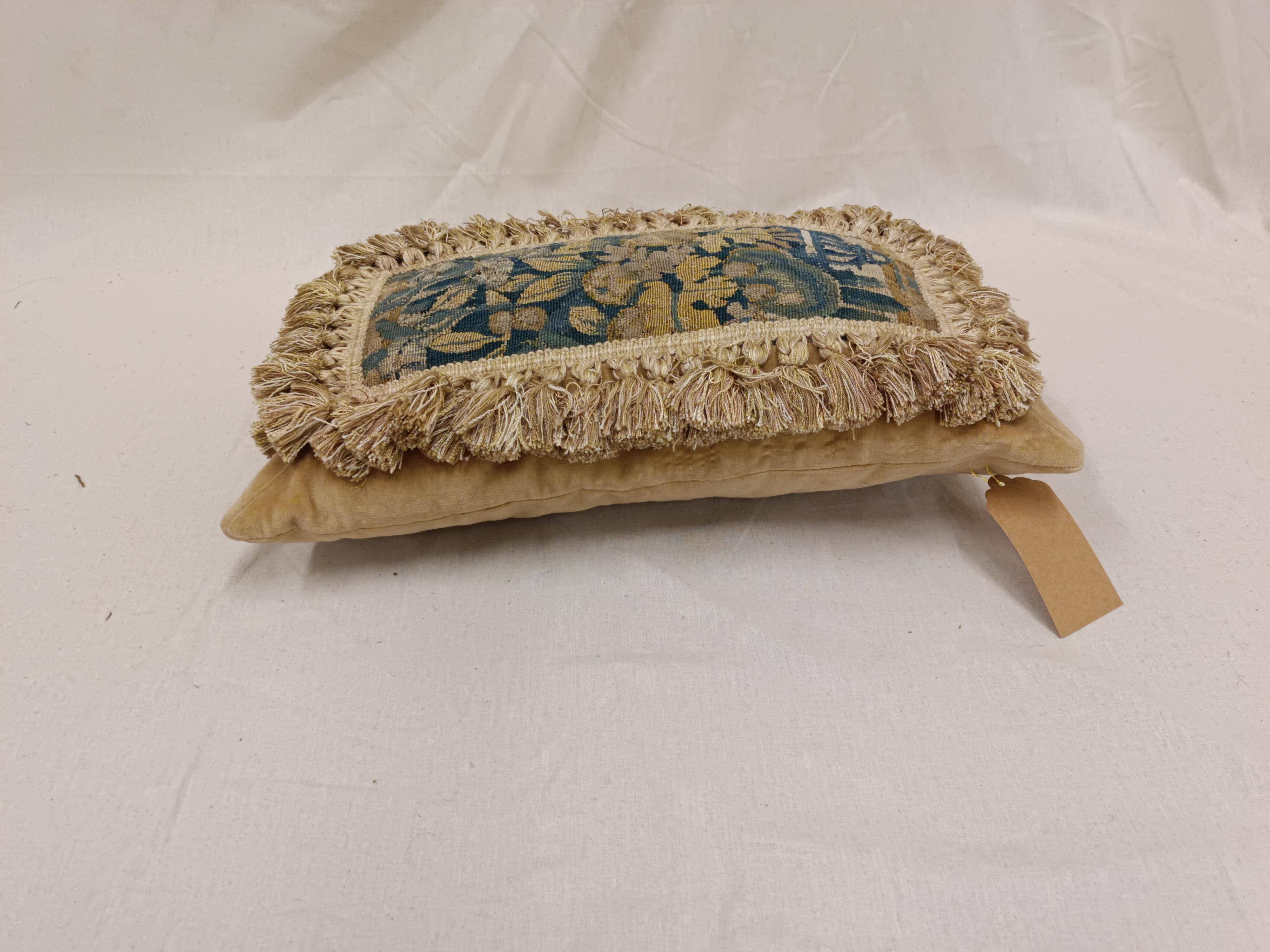 Copricuscino Aubusson antico, cuscino ad arazzo floreale, punto ago rettangolare In condizioni ottime in vendita a Wembley, GB