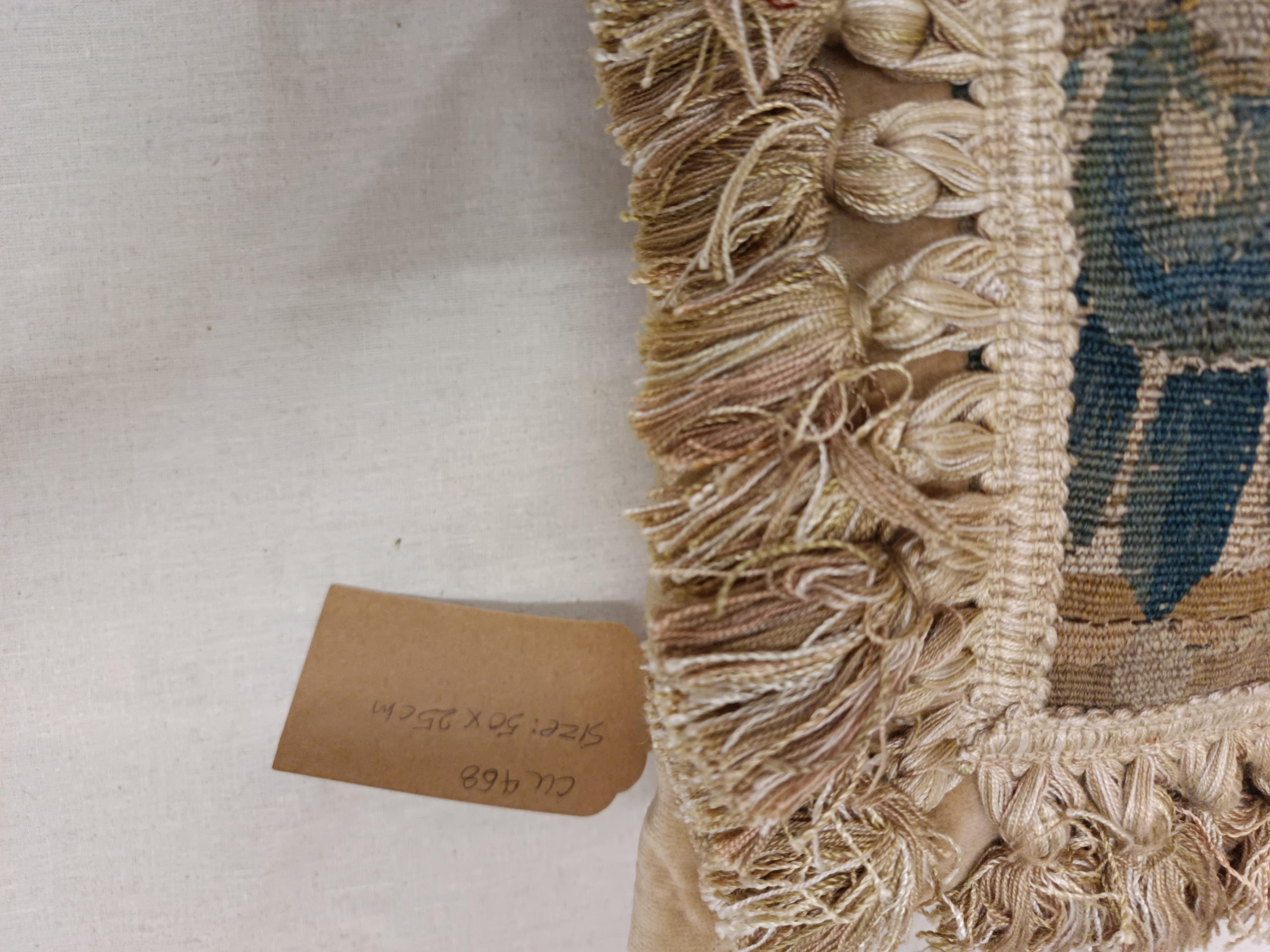 XXI secolo e contemporaneo Copricuscino Aubusson antico, cuscino ad arazzo floreale, punto ago rettangolare in vendita