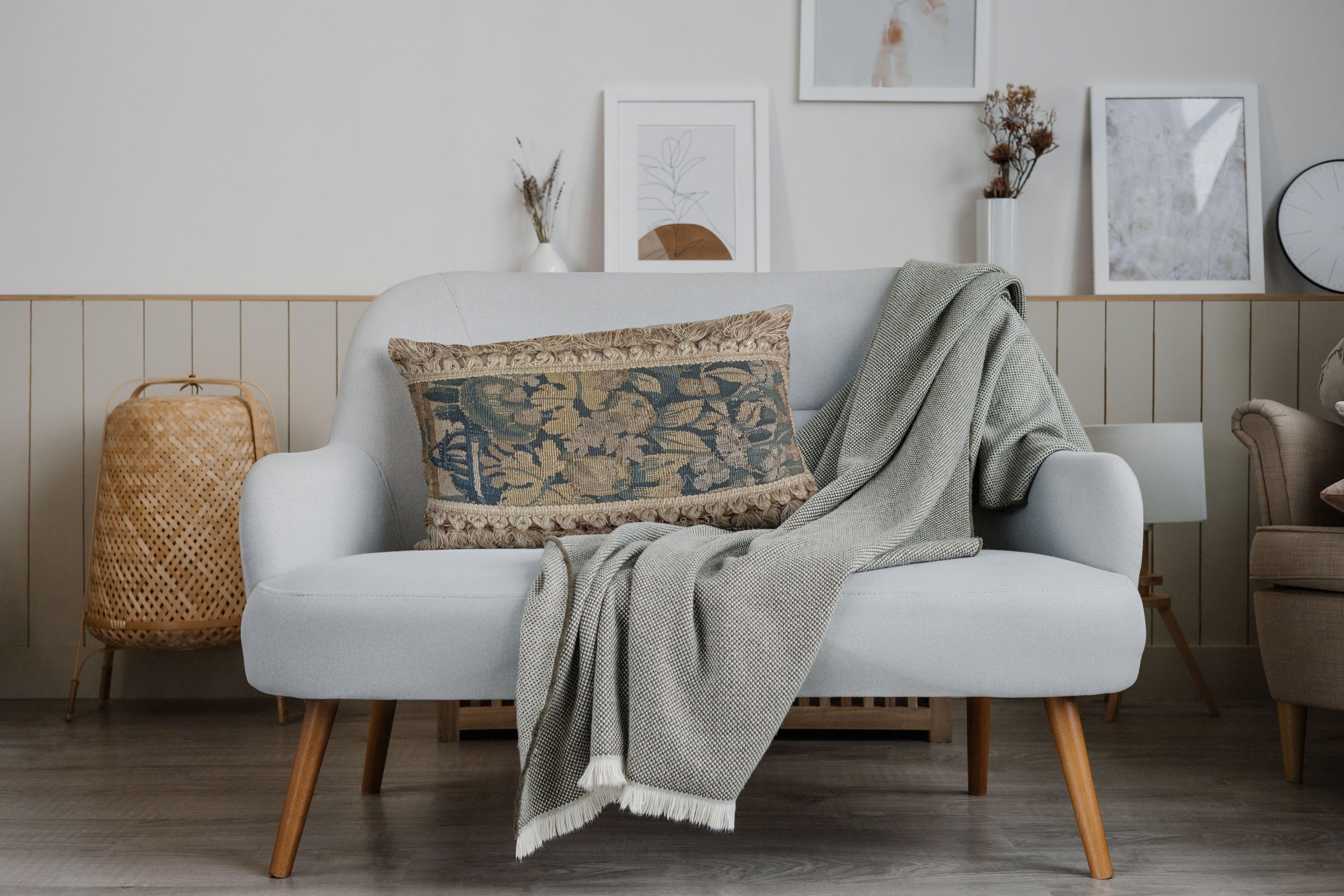 Copricuscino Aubusson antico, cuscino ad arazzo floreale, punto ago rettangolare in vendita 1