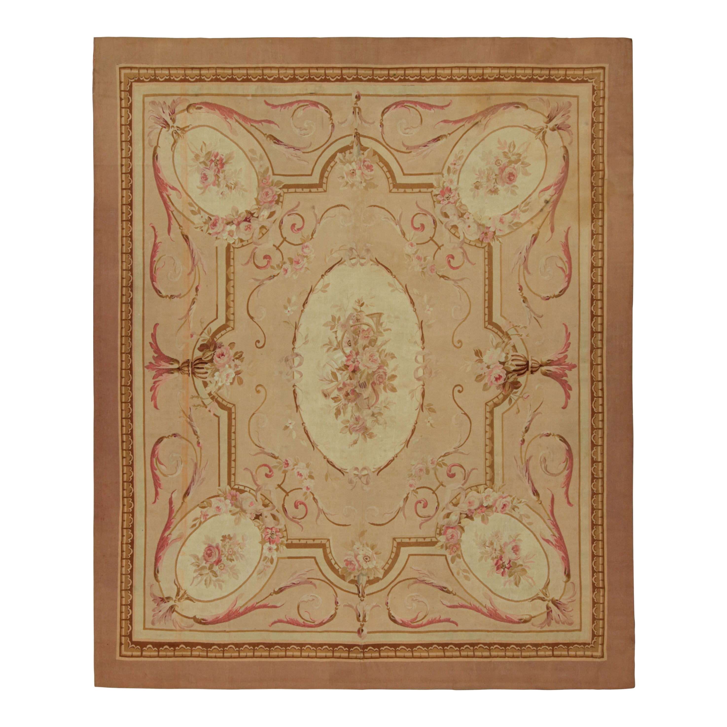Antiker Flachgewebe-Blumenteppich von Aubusson in Beige und Rosa im Angebot