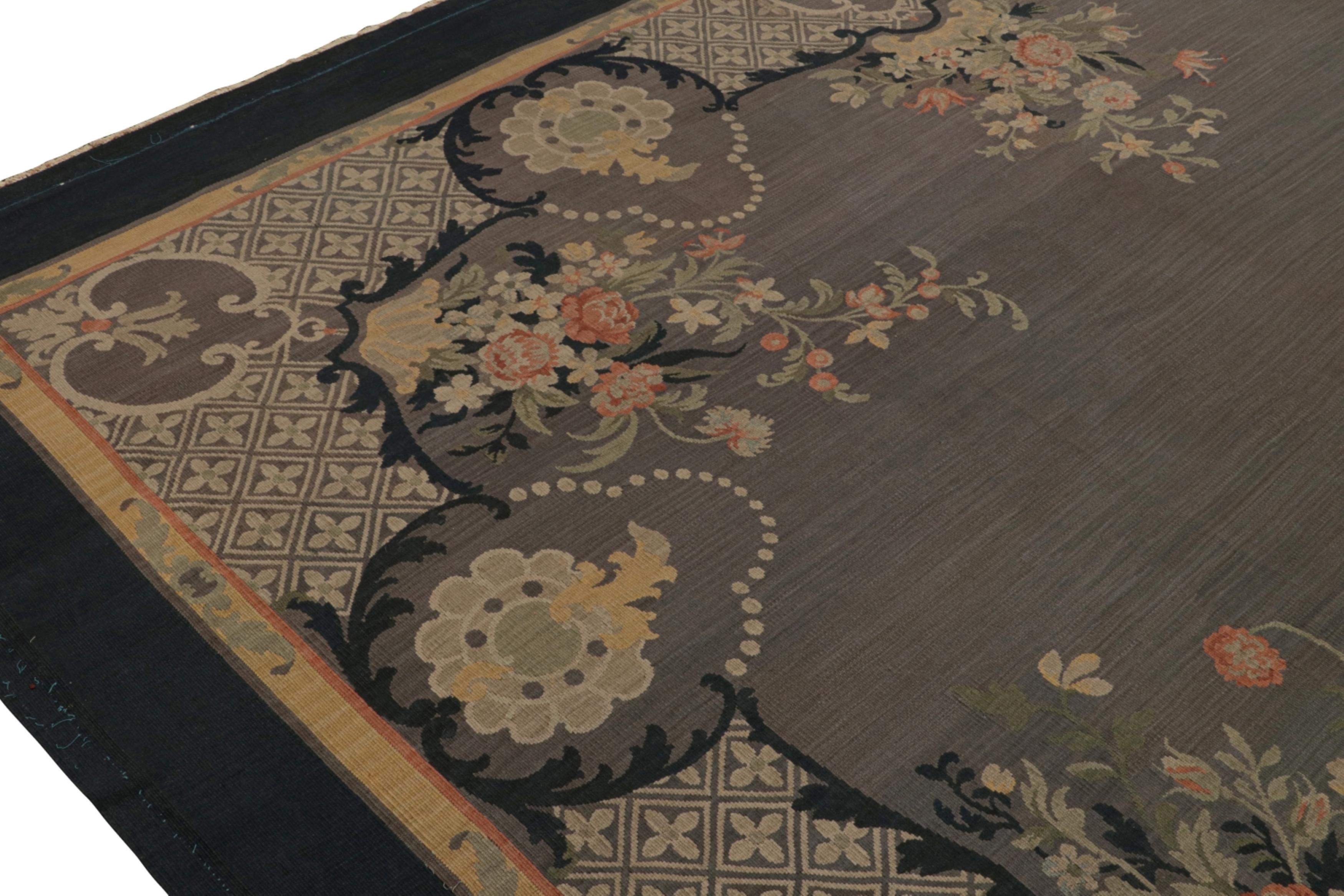 Antique Aubusson Flatweave in Gray with Floral Medallions In Good Condition For Sale In Long Island City, NY