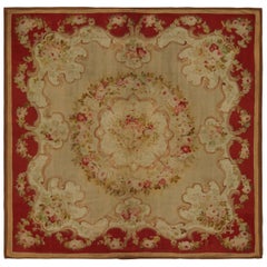 Antiker Aubusson-Flachgewebe-Teppich in Beige, mit Blumenmedaillons von Rug & Kilim