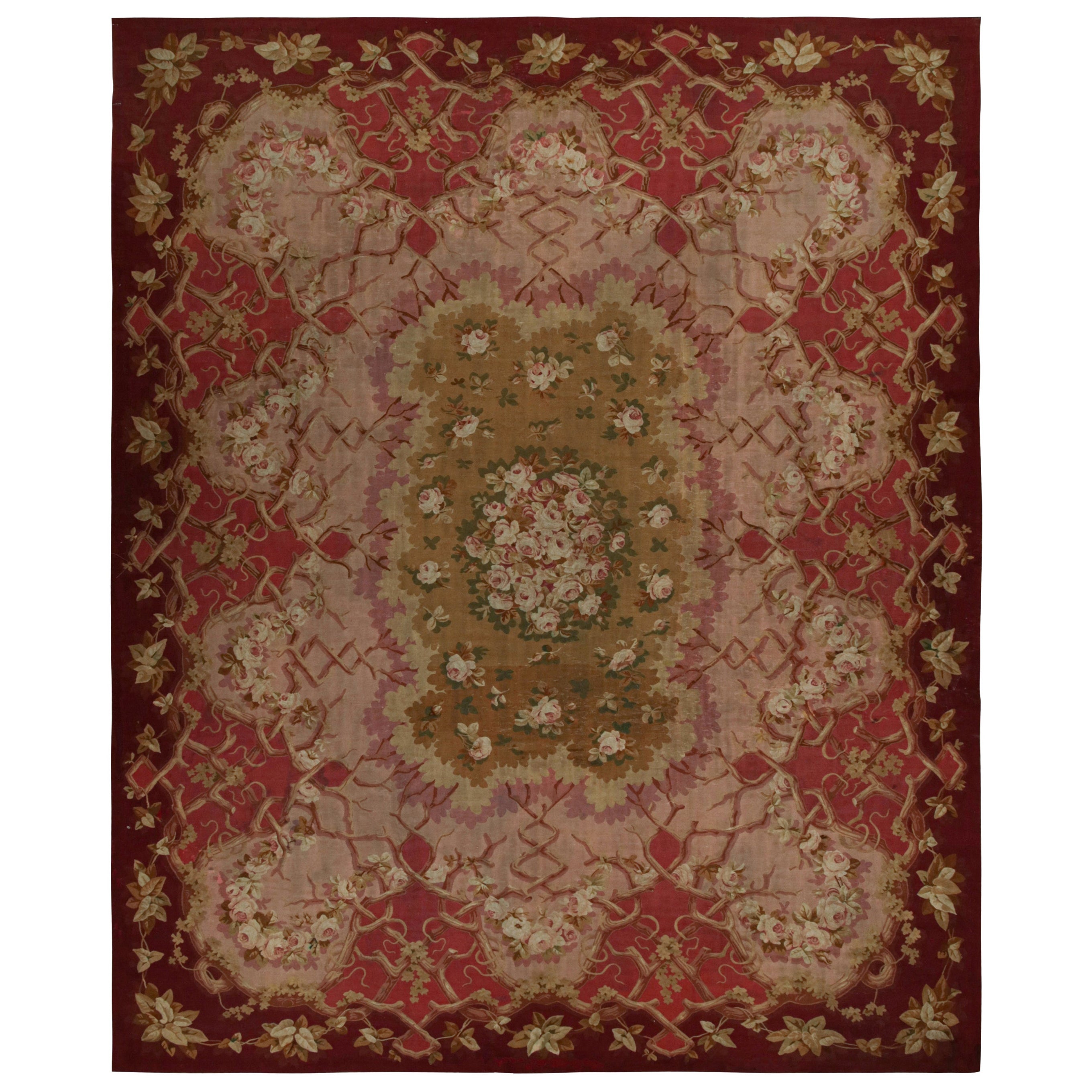 Tappeto antico Aubusson a trama piatta di colore rosso con motivi floreali
