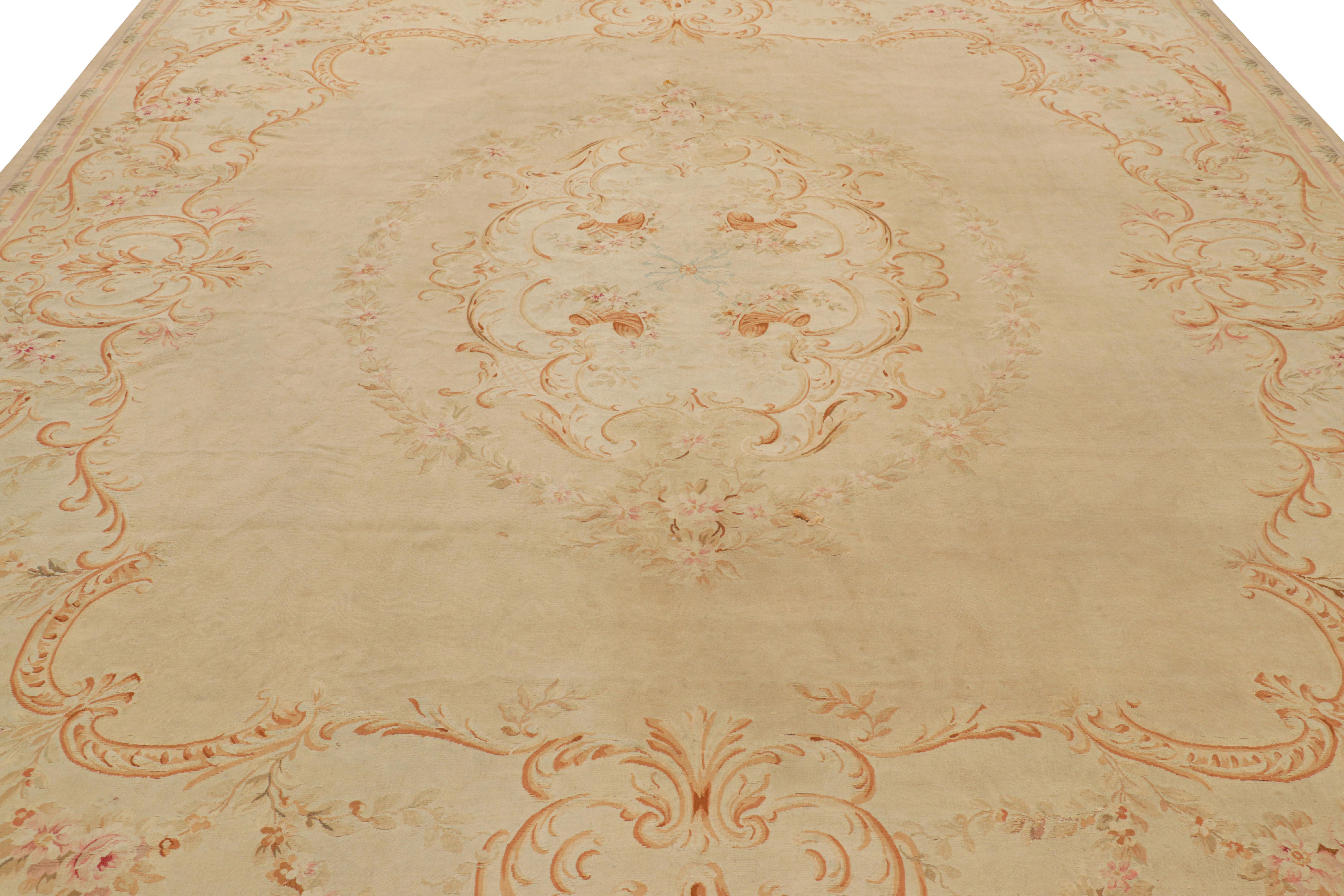 Ce tapis antique d'Aubusson 10x13 est un nouvel ajout à la collection de tapis européens de Rug & Kilim.

Sur le Design : 

Les admirateurs des tapis d'Aubusson apprécieront ce tapis comme un exemple de l'artisanat, en particulier pour ses