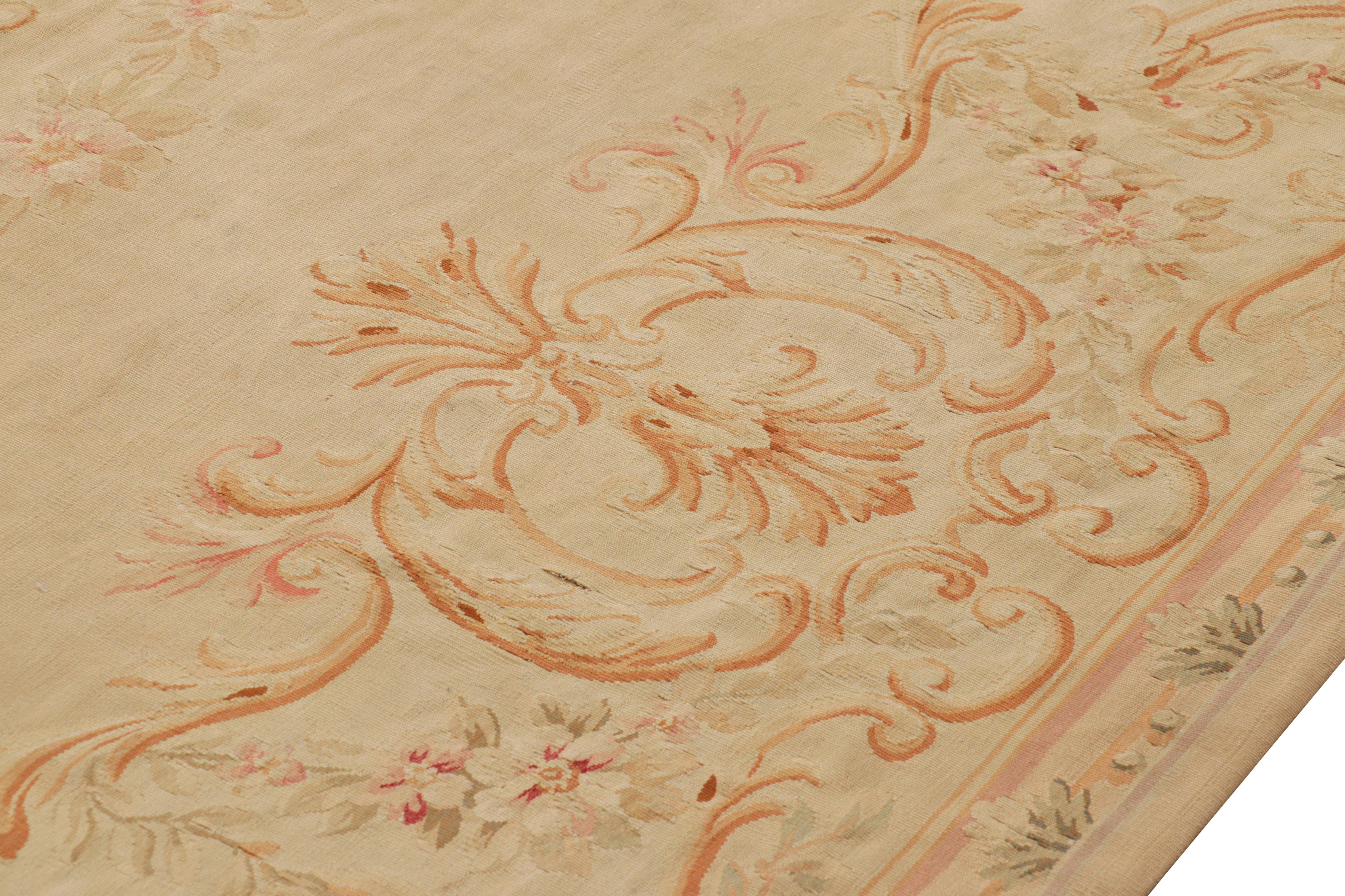Début du 20ème siècle Tapis d'Aubusson antique beige et orange avec médaillon floral - Rug & Kilim en vente