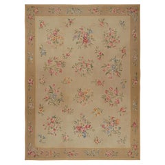 Tapis d'Aubusson antique beige-brun à motifs floraux, de Rug & Kilim