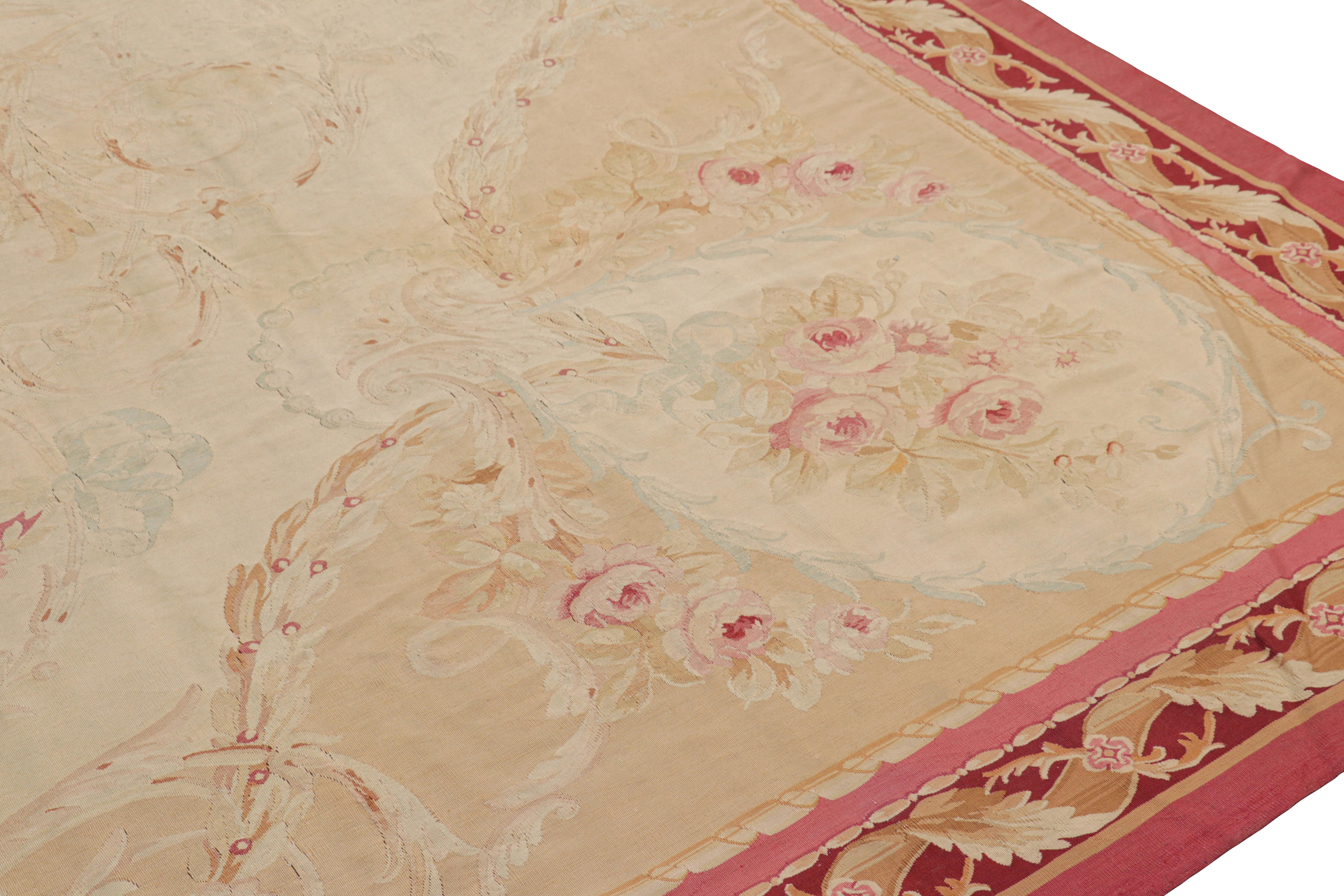 Francese Tappeto Aubusson antico in crema e rosa con motivi floreali, da Rug & Kilim in vendita