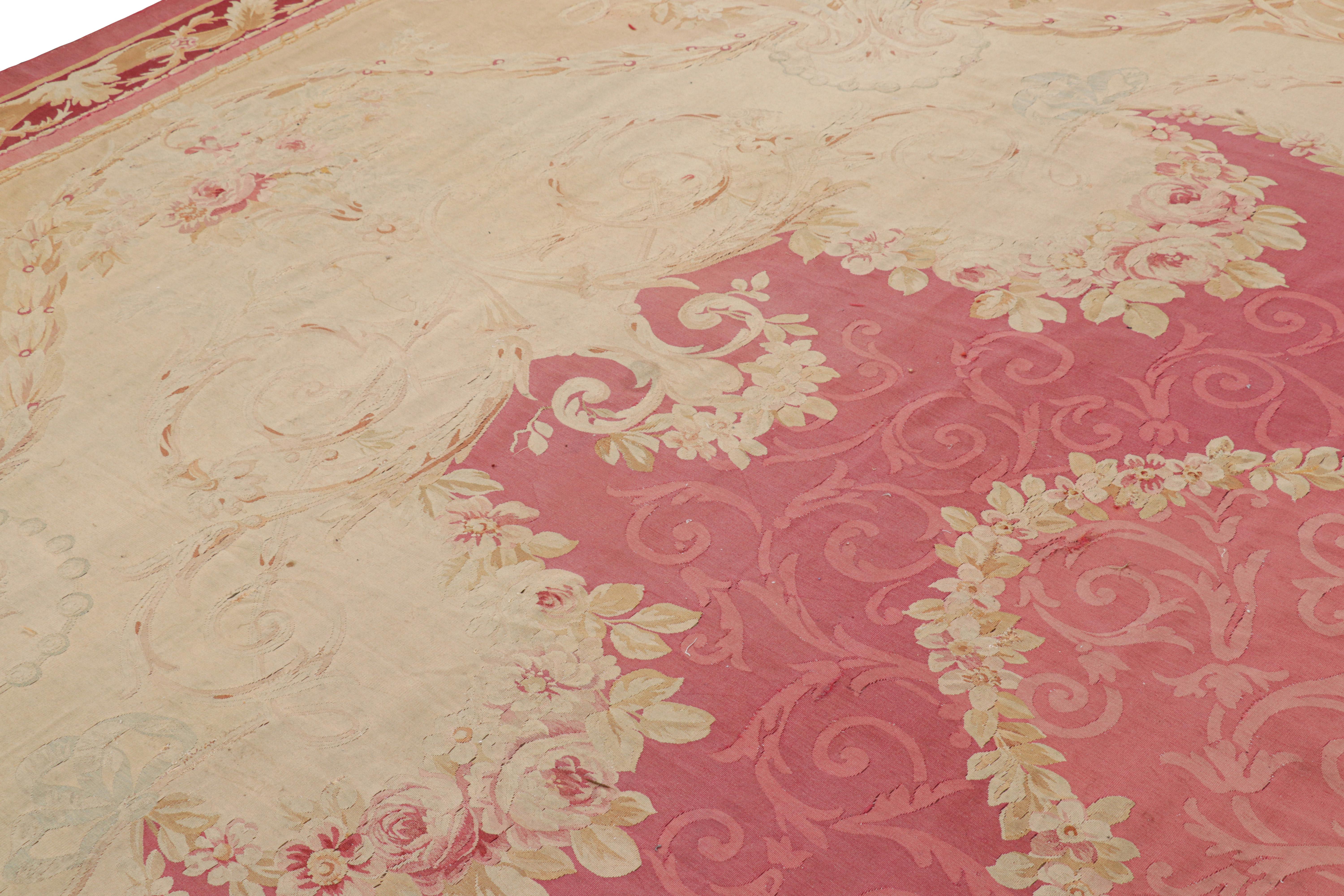 Inizio XIX secolo Tappeto Aubusson antico in crema e rosa con motivi floreali, da Rug & Kilim in vendita