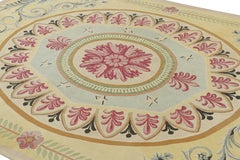 Antiker Aubusson-Teppich in Gelb und Rosa mit floralem Medaillon - Rug & Kilim