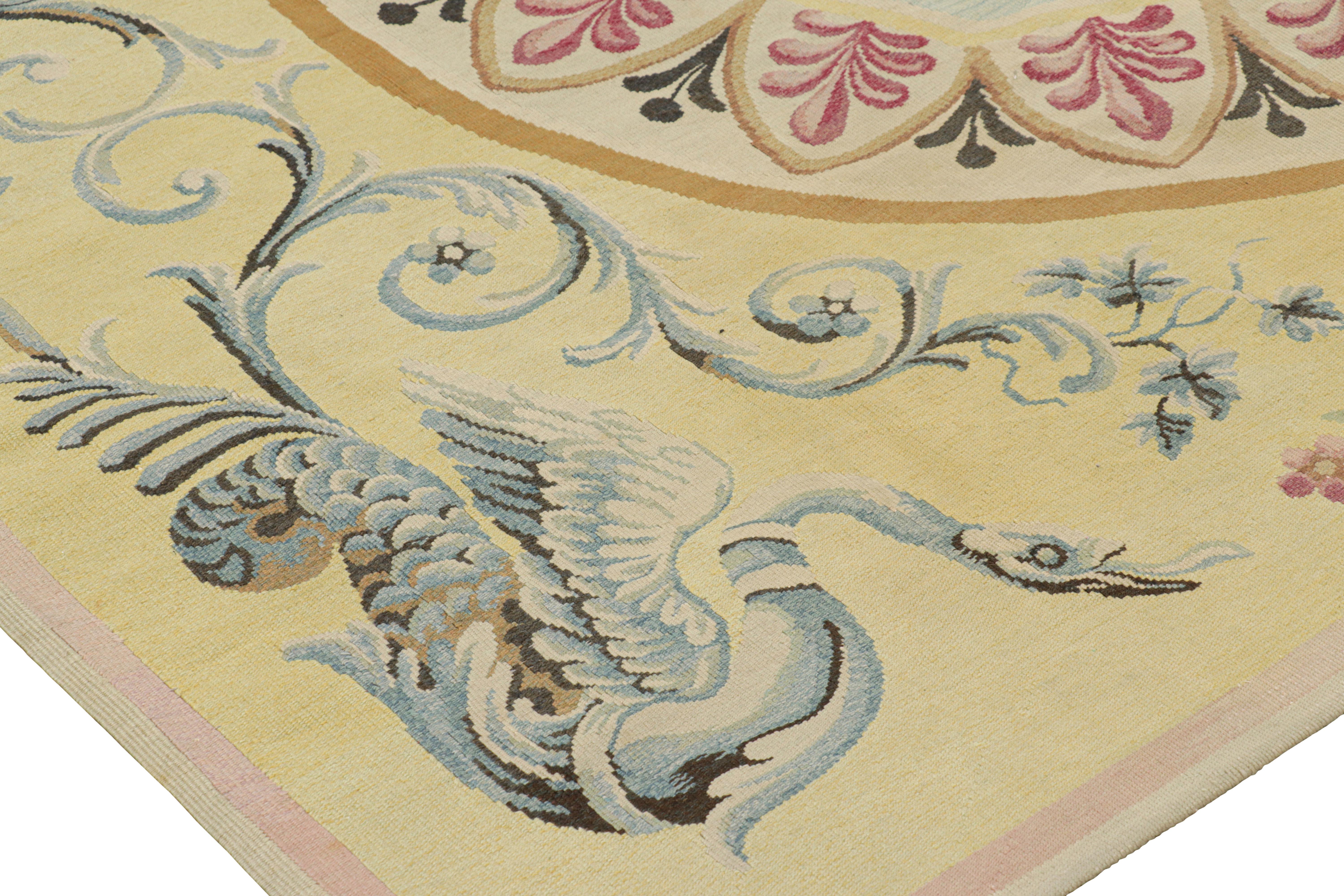 French Antique Aubusson Rug in Yellow and Pink with Floral Medallion - Rug & Kilim For Sale