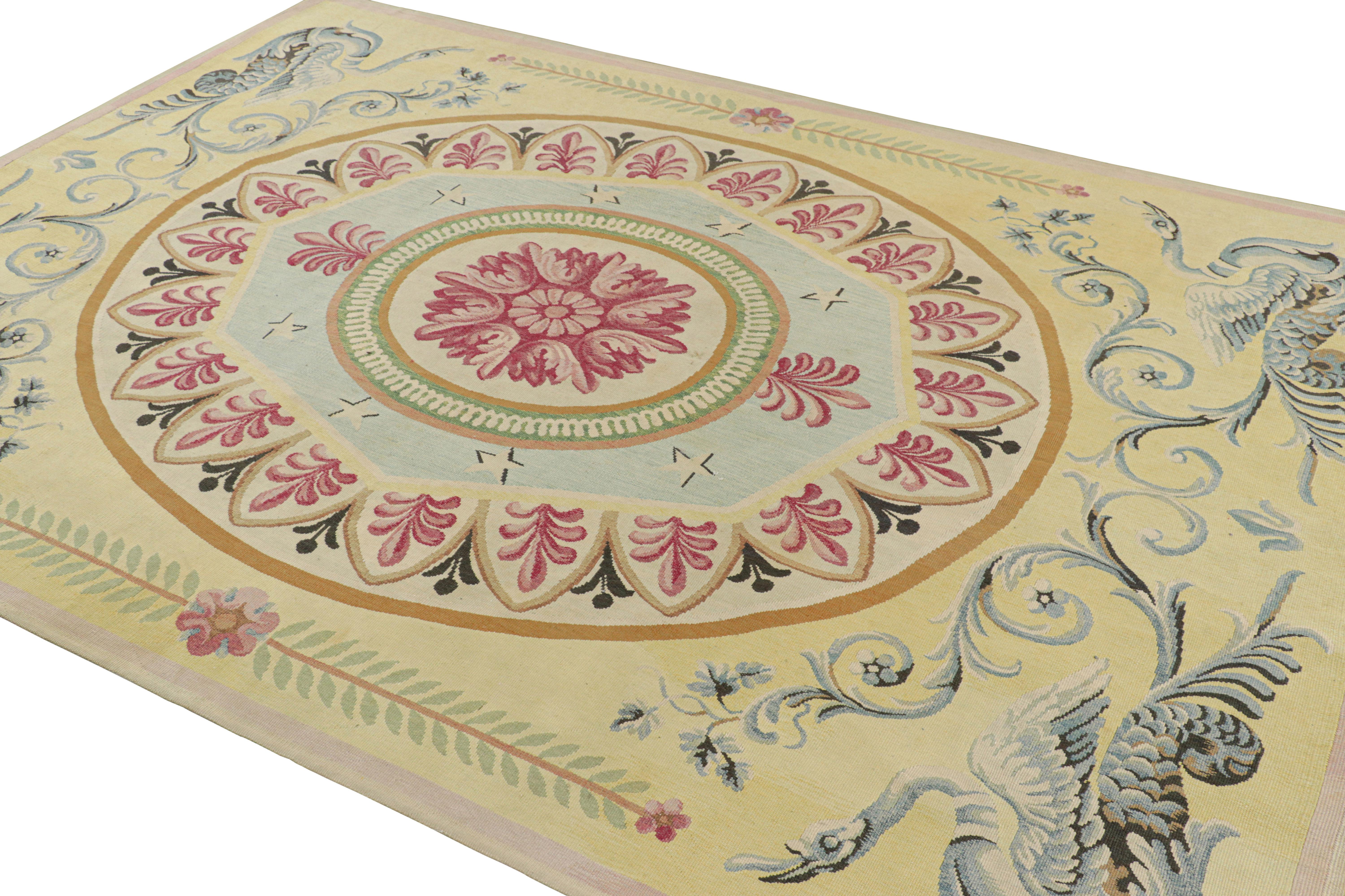 Antique Aubusson Rug in Yellow and Pink with Floral Medallion - Rug & Kilim In Good Condition For Sale In Long Island City, NY