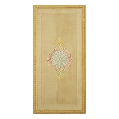 Runner Aubusson antico in beige-crema con medaglione floreale  Rug & Kilim