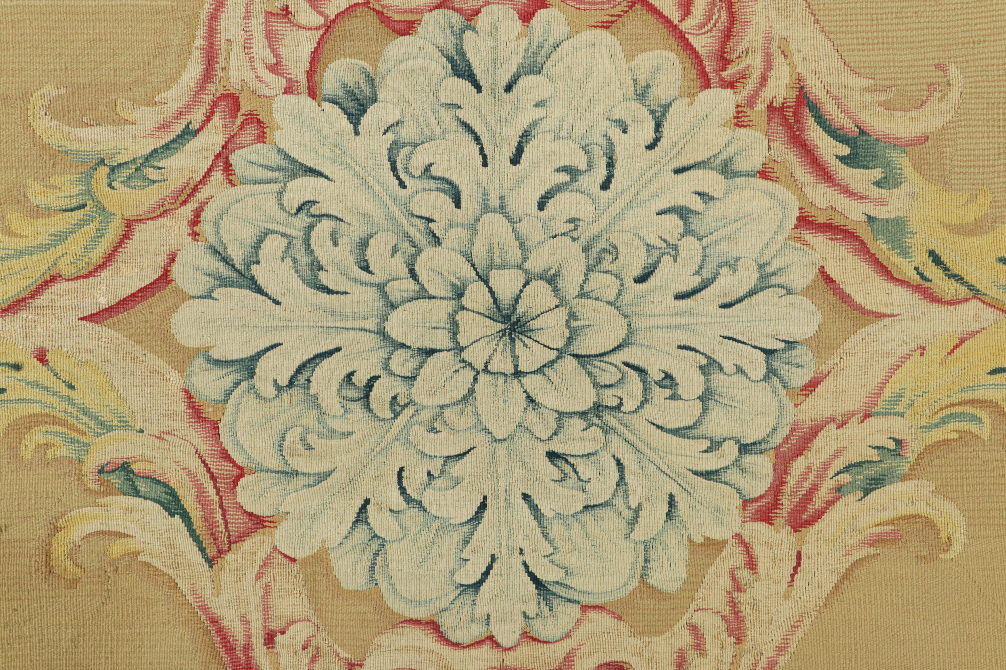 Francese Tappeto antico Aubusson Runner in oro con medaglione floreale  Rug & Kilim in vendita
