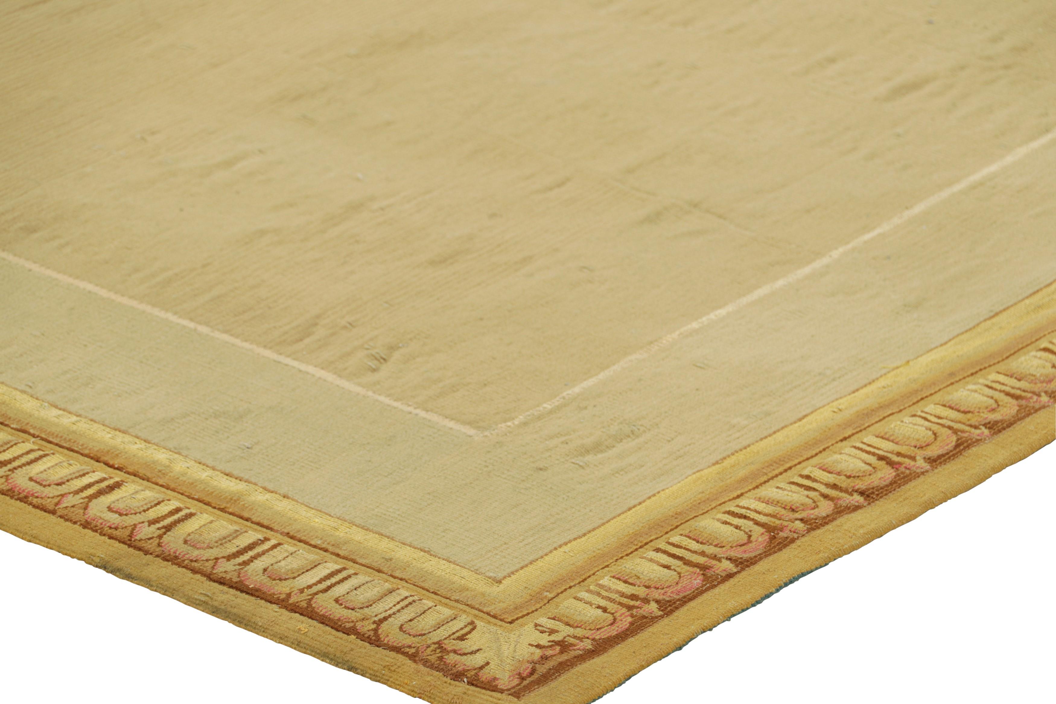 Inizio XX secolo Tappeto antico Aubusson Runner in oro con medaglione floreale  Rug & Kilim in vendita