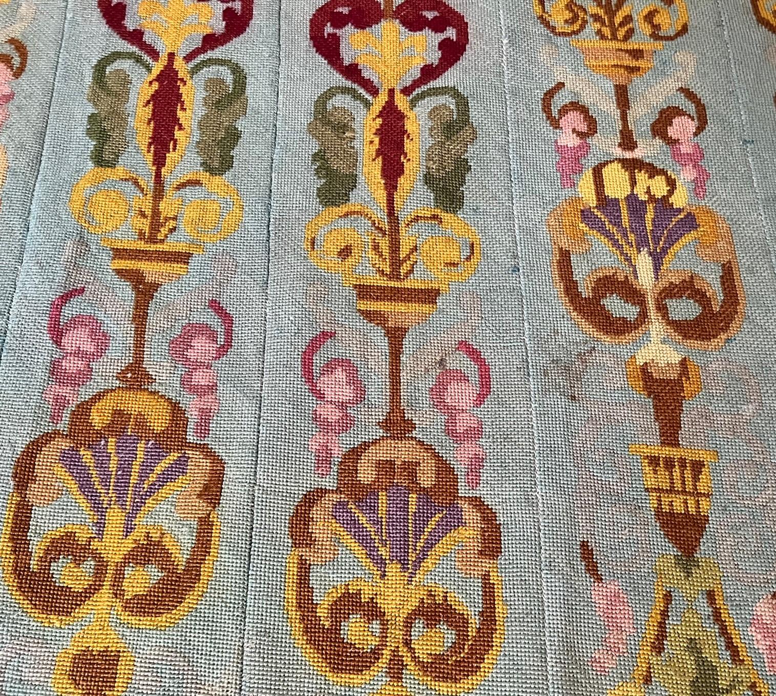 Antique Aubusson-Style Pictorial Tapestry - Urn, Tendril and Crowned Lion Motifs In Good Condition For Sale In Morristown, NJ