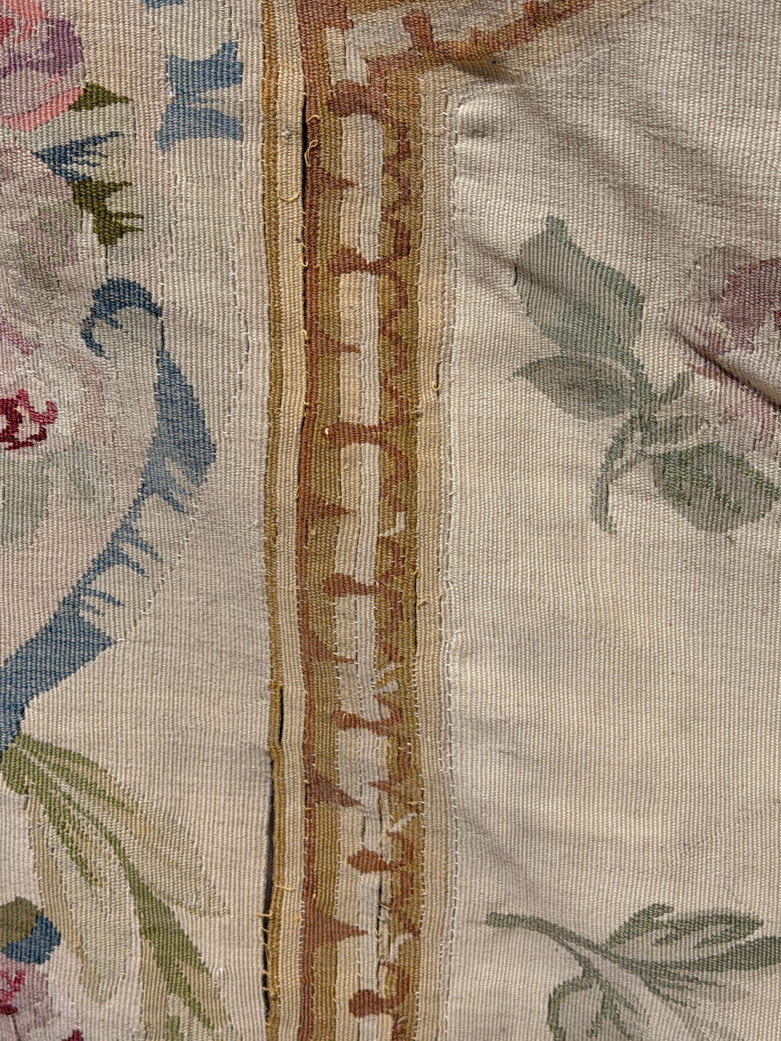 Tapis ancien en tapisserie d'Aubusson, vers 1870 en vente 3