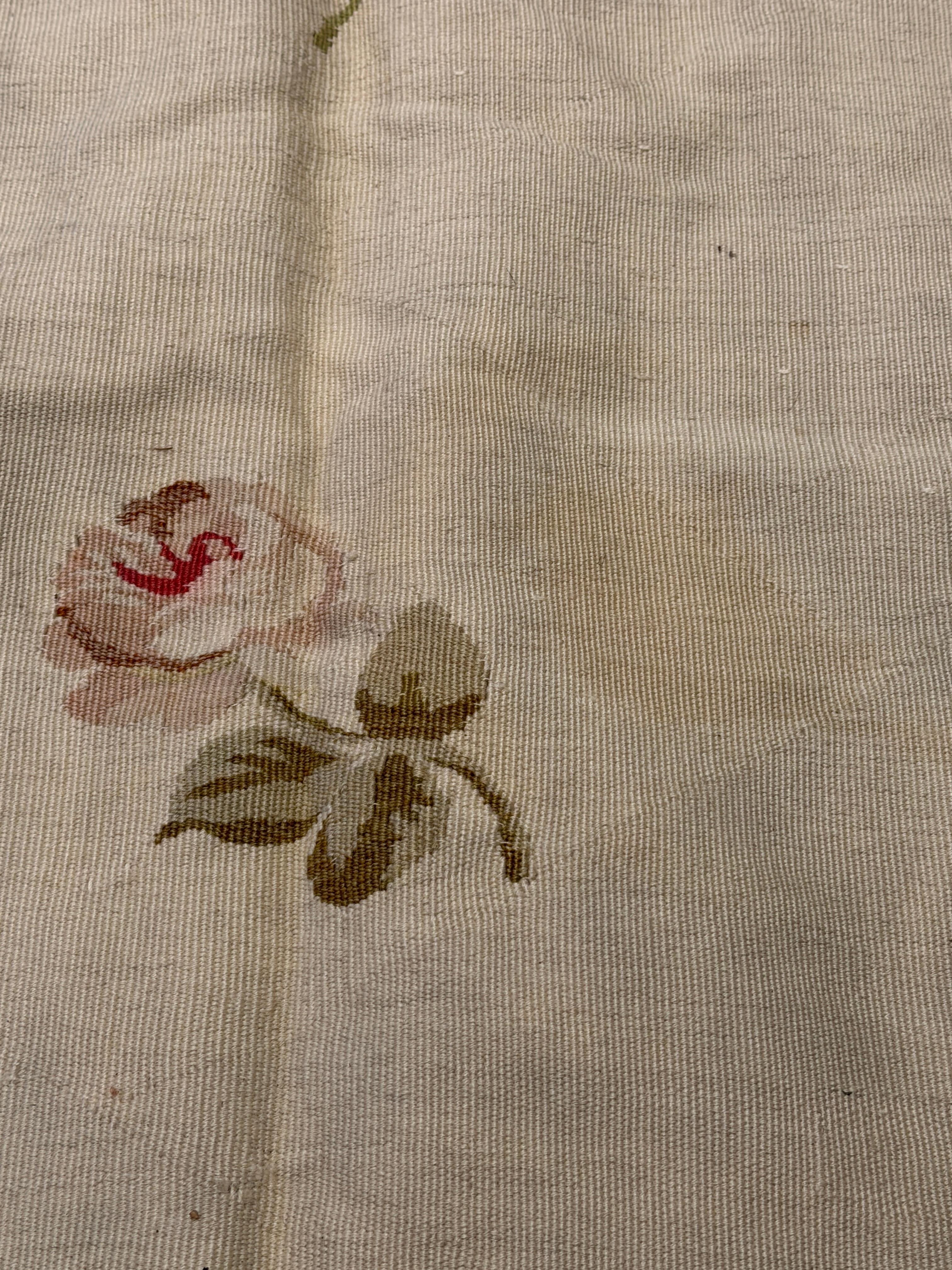 Tapis ancien en tapisserie d'Aubusson, vers 1870 en vente 7