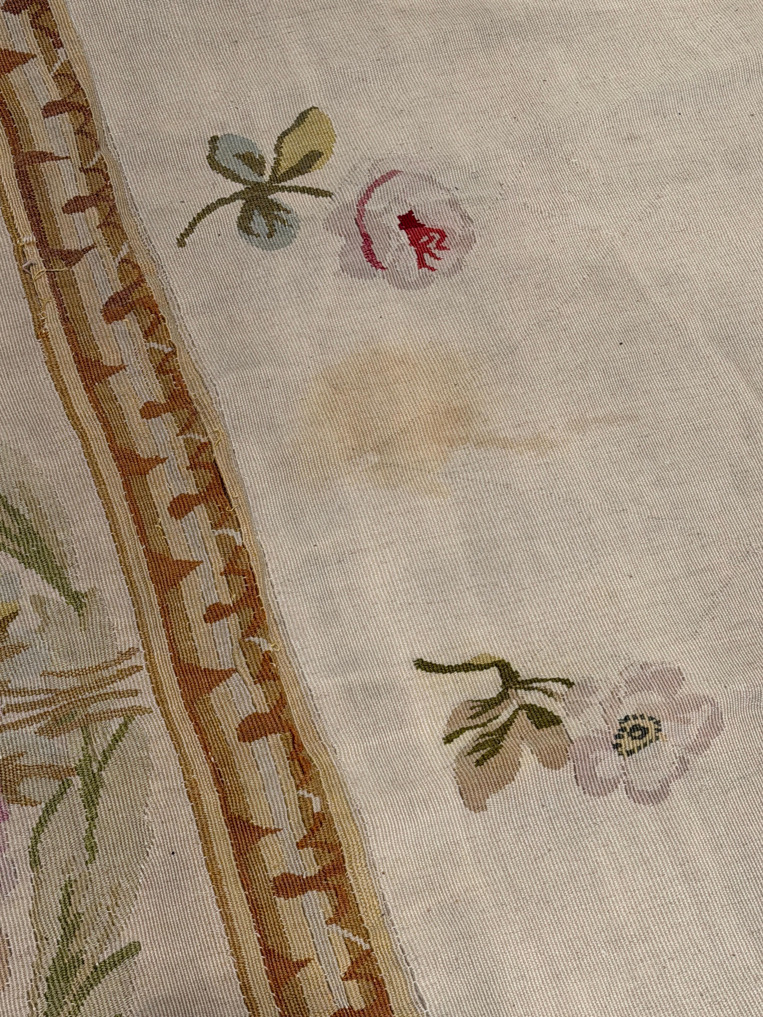 Tapis ancien en tapisserie d'Aubusson, vers 1870 en vente 8