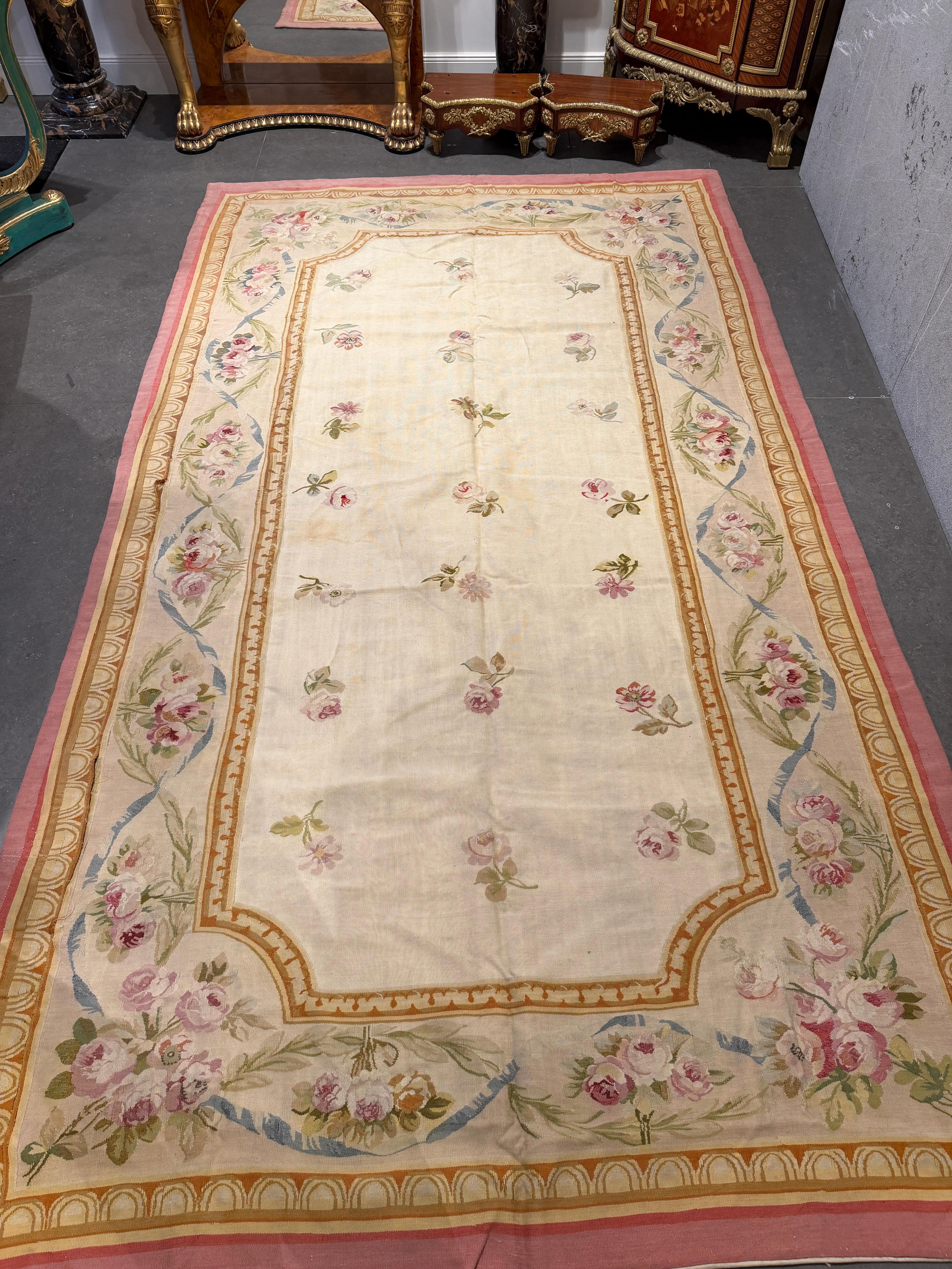 Tapis ancien en tapisserie d'Aubusson, vers 1870 en vente 9
