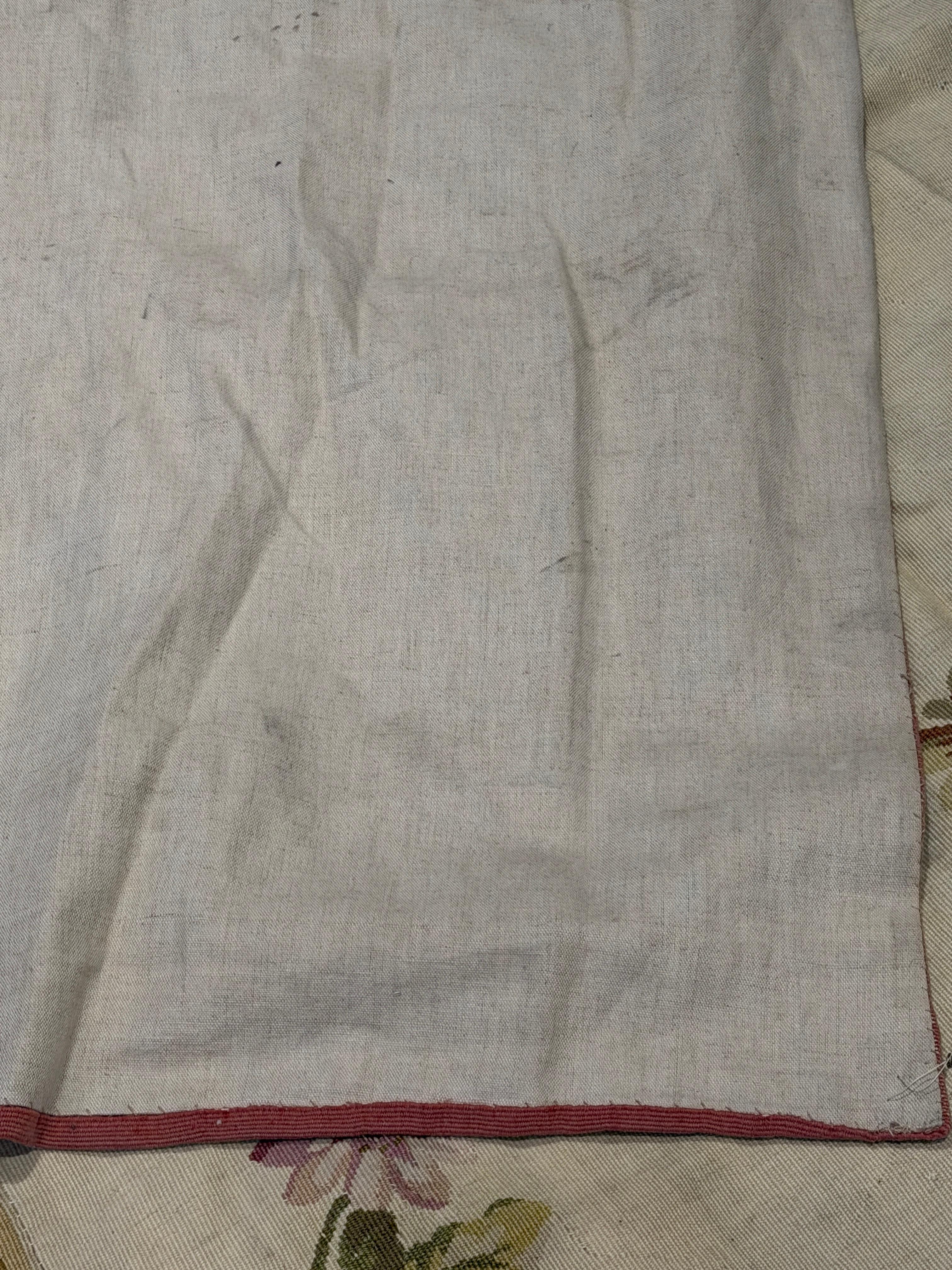 Tapis ancien en tapisserie d'Aubusson, vers 1870 en vente 11