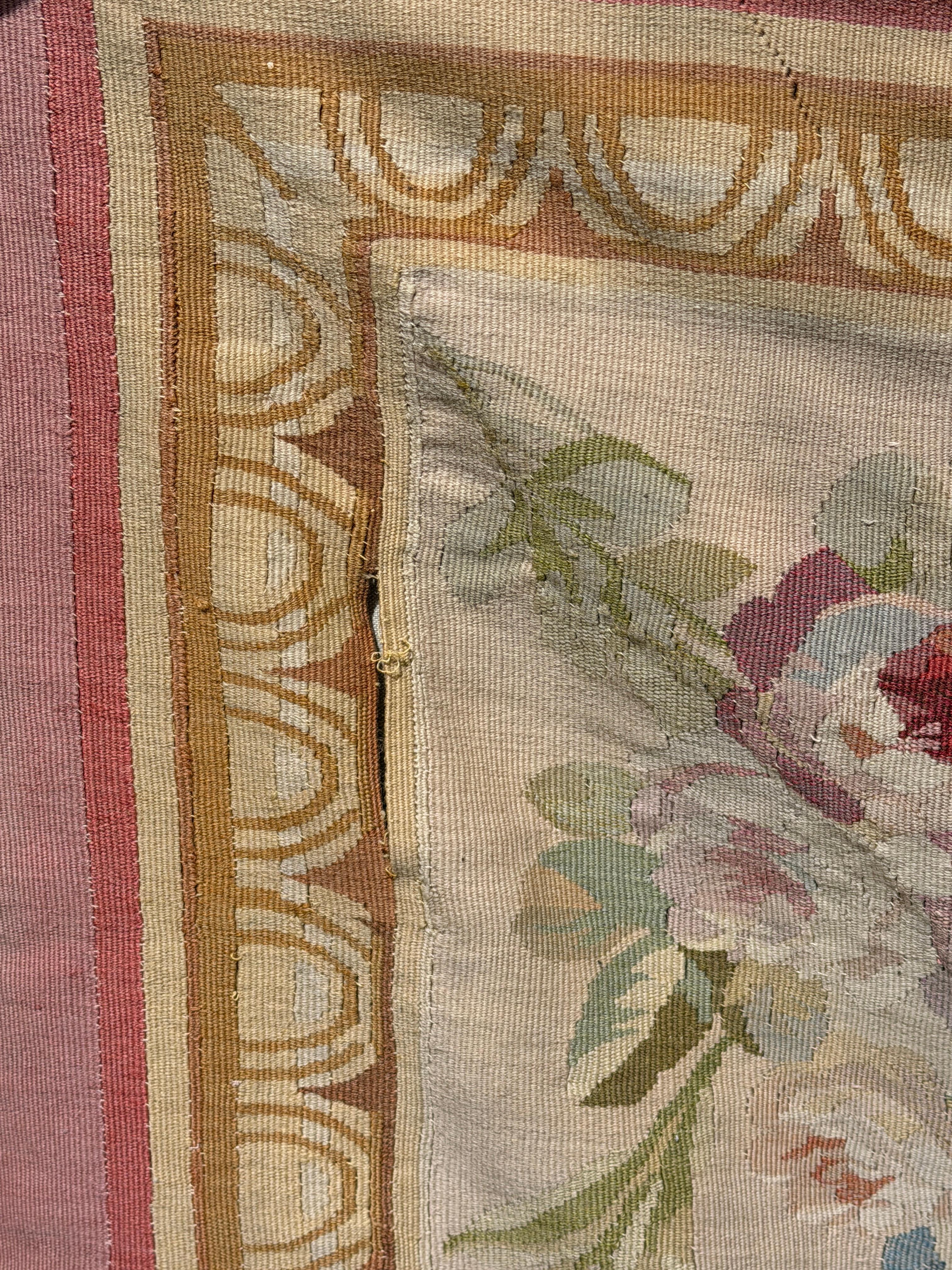 Tapis ancien en tapisserie d'Aubusson, vers 1870 en vente 2