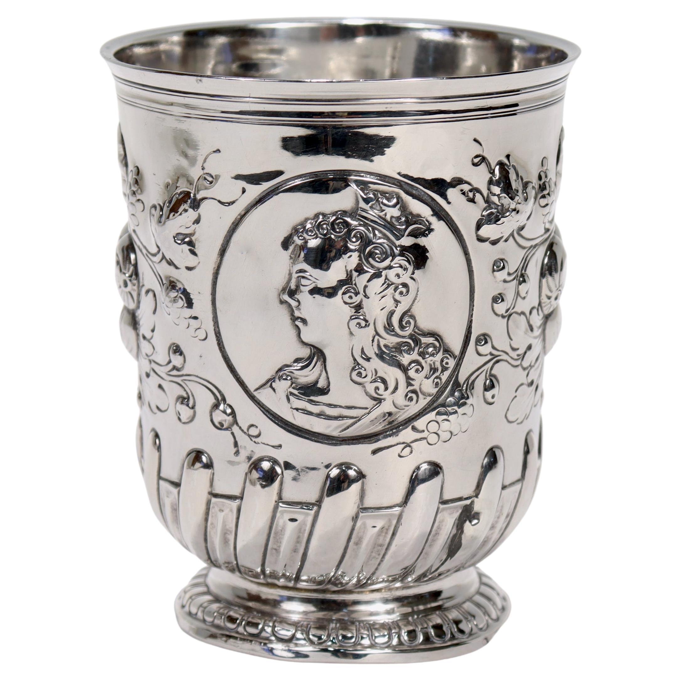 Antike antike Augsburger oder Hanauer Silber Repouss Becher oder Trinkgefäß