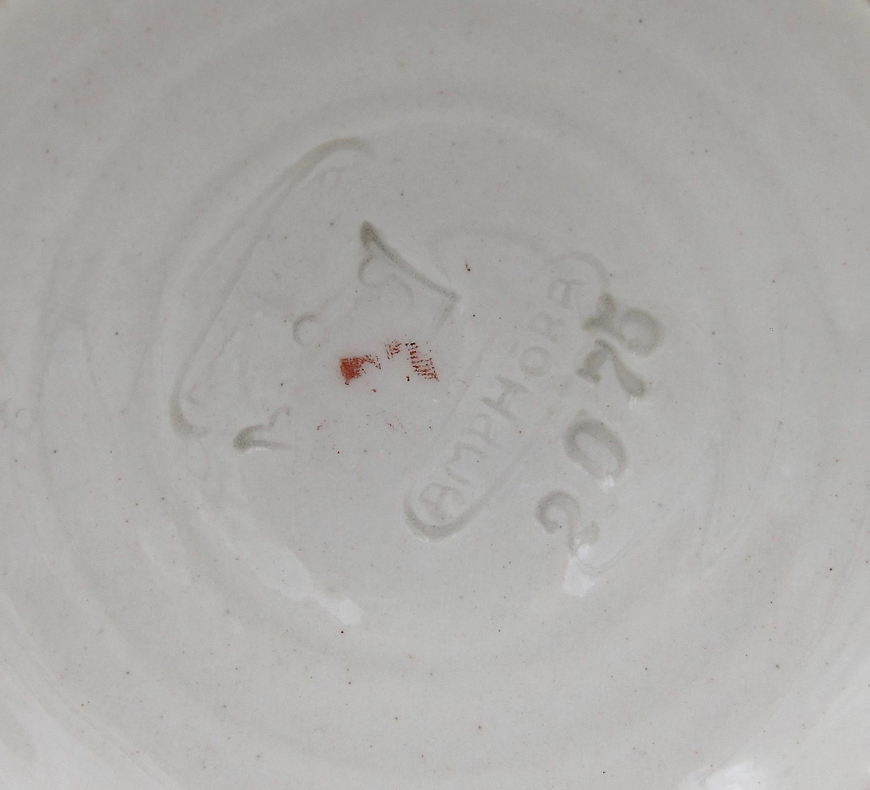 Ancien vase autrichien RStK en porcelaine ivoire avec poignées en forme de dragon 5