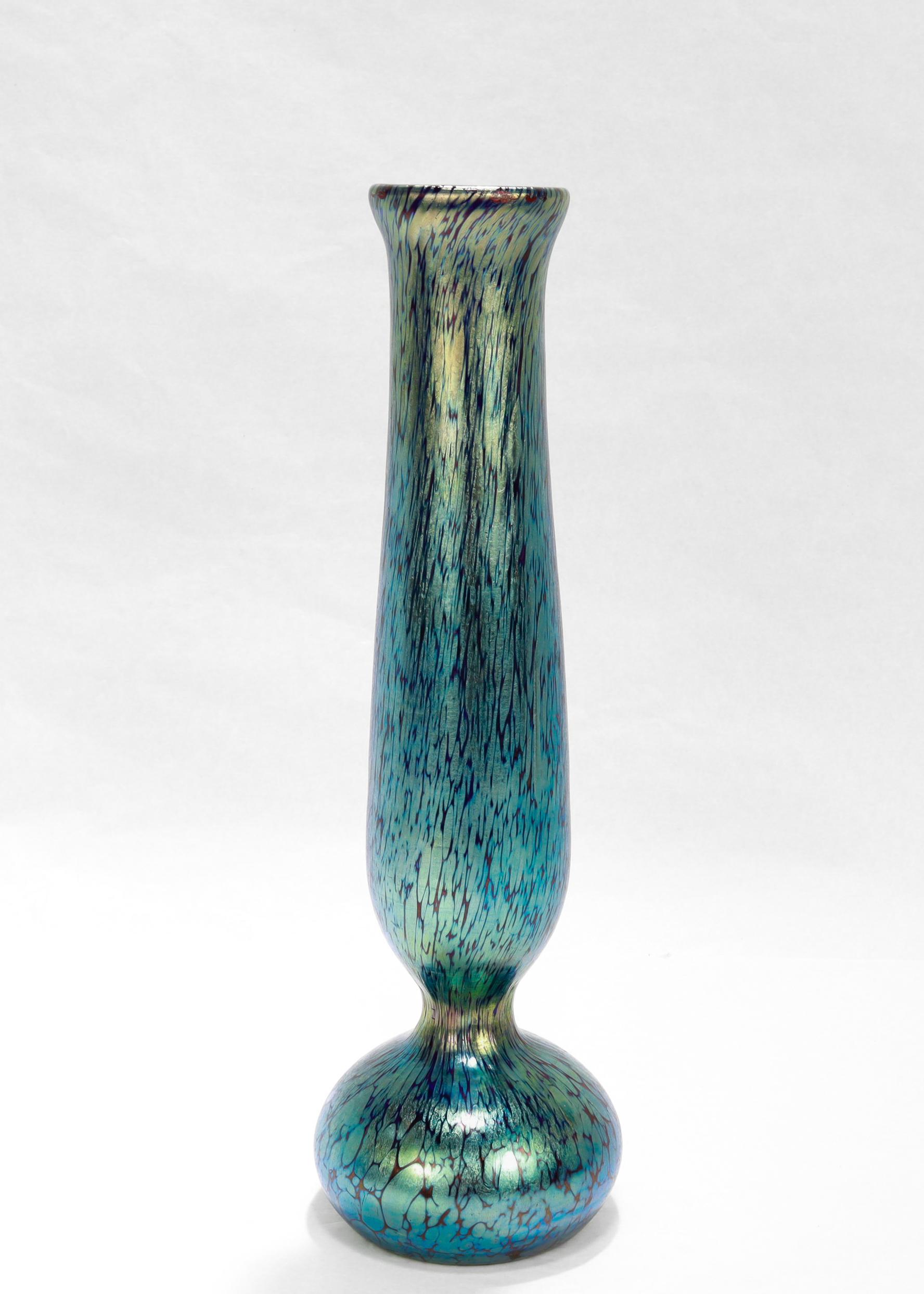 Antike österreichische Jugendstil Loetz Iridescent Cobalt Papillion Kunst Glas Vase (Art nouveau) im Angebot